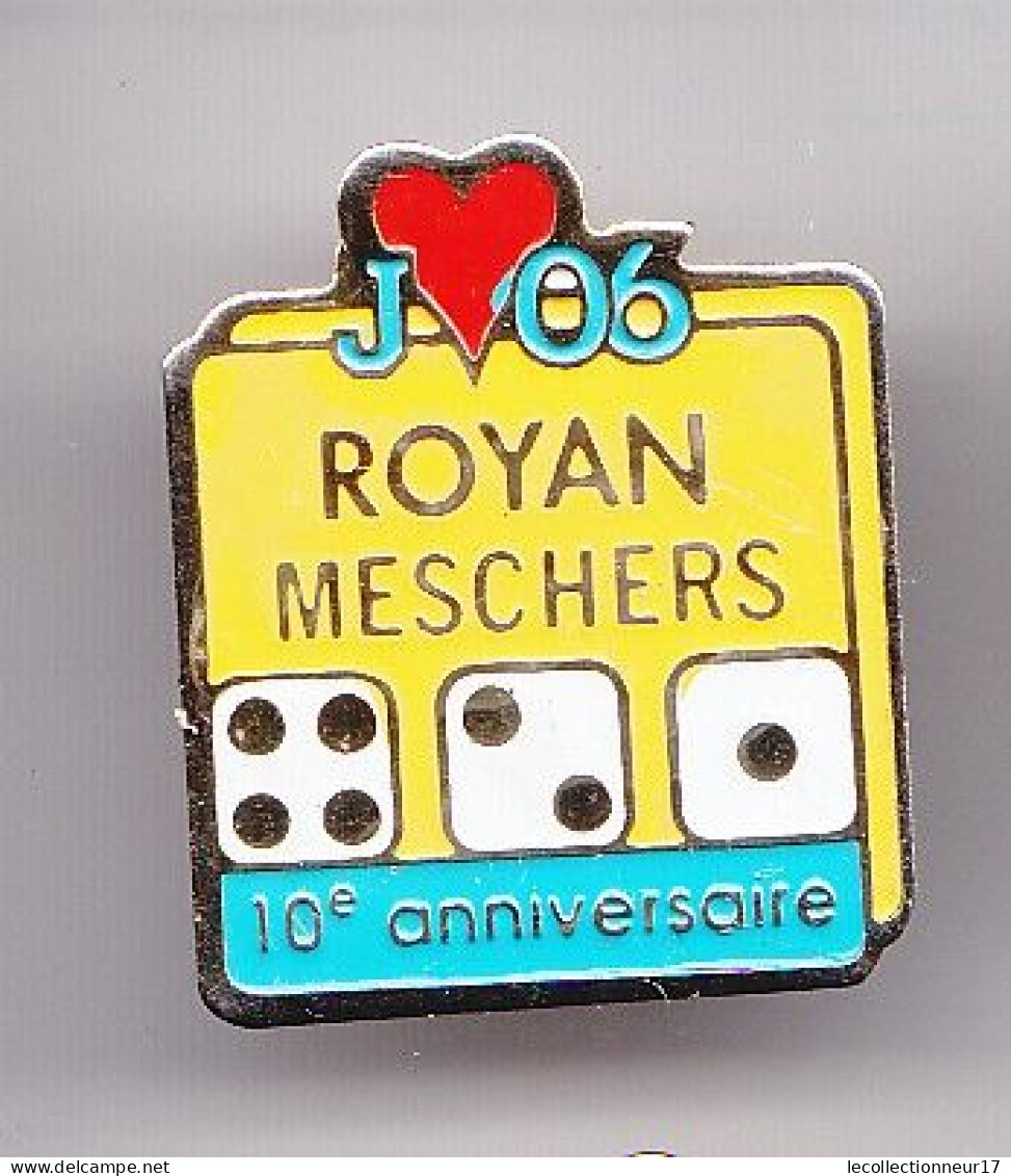 Pin's Royan Meschers 10ème Anniversaire En Charente Maritime Dpt 17 Dés à Jouer Coeur  Réf 5007 - Città