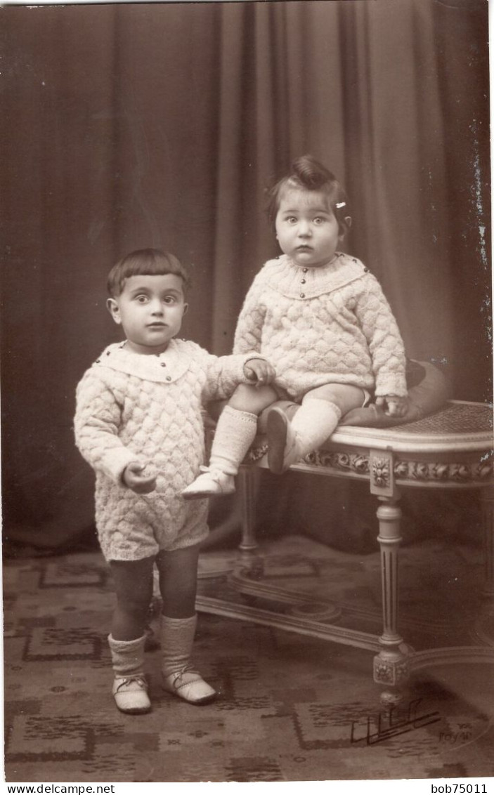 Carte Photo D'une Jeune Fille élégante Posant Dans Un Studio Photo - Anonyme Personen