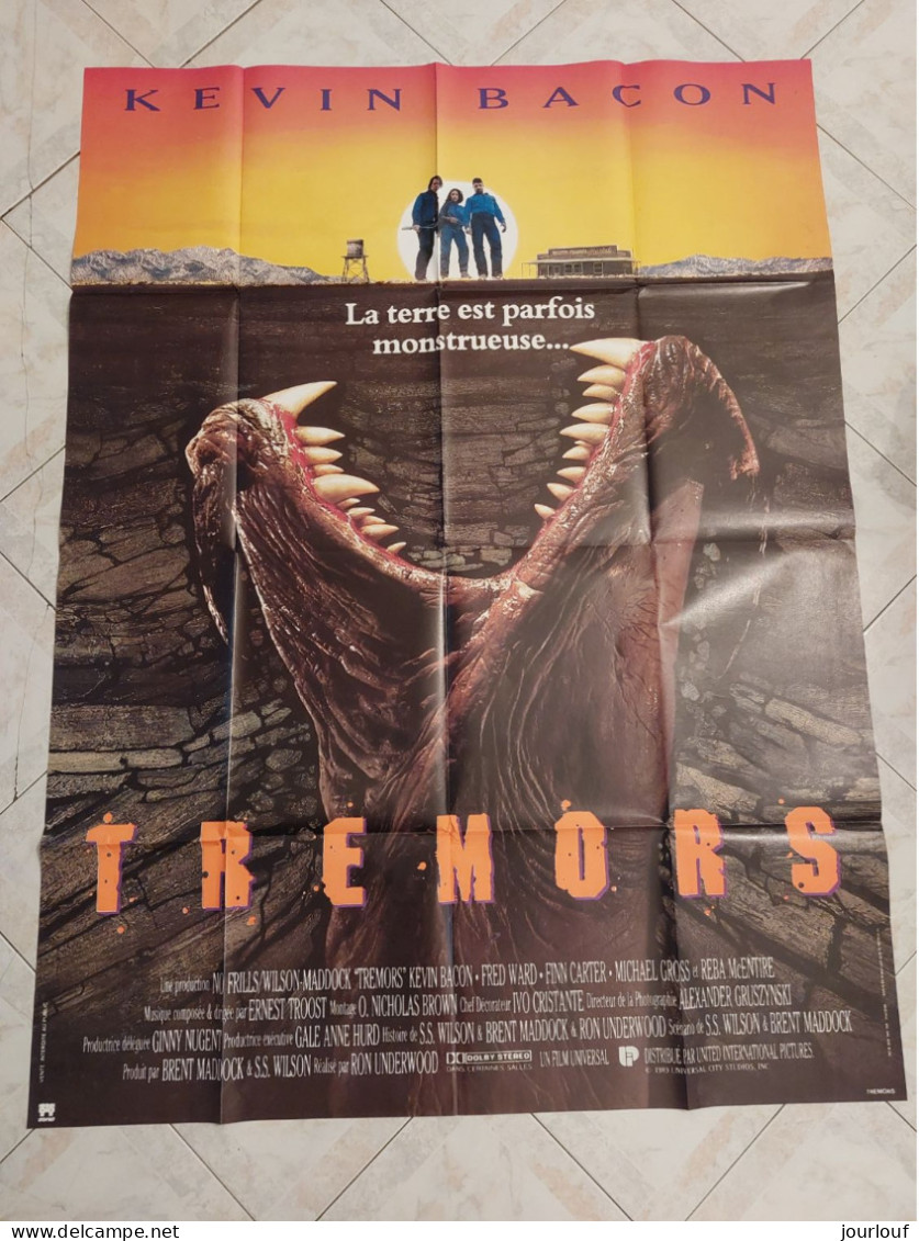 Affiche De Cinema -" TREMORS " (120 X 160 CM ) - Plakate