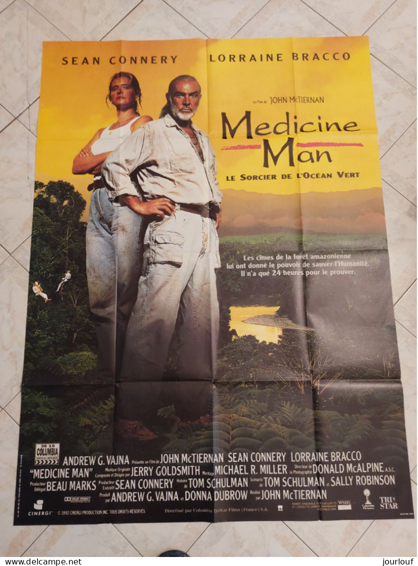 Affiche De Cinema - " MEDECINE MAN " (120 X 160 CM ) - Posters