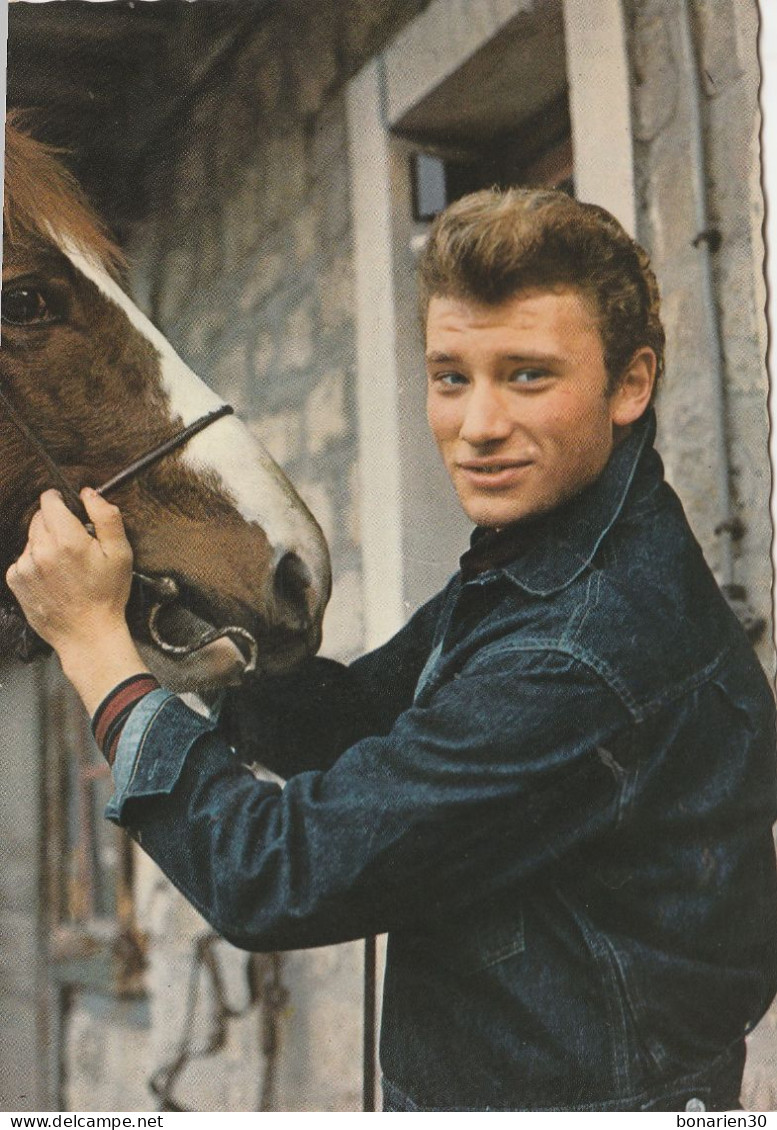 CPSM JOHNNY HALLYDAY EN CAMARGUE POUR MOI LA VIE VA COMMENCER - Singers & Musicians