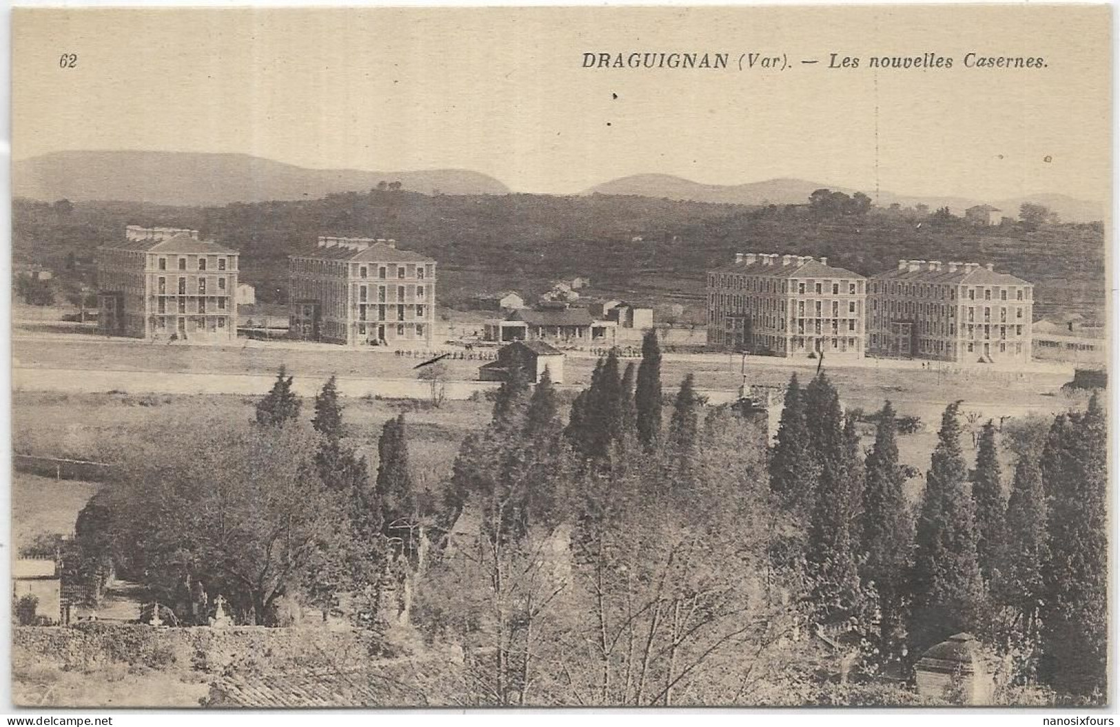 D 83.  DRAGUIGNAN.  LES NOUVELLES CASERNES. CARTE ECRITE - Draguignan