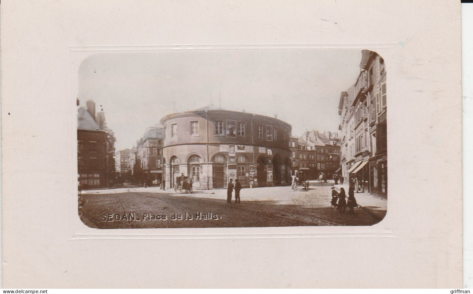 SEDAN PLACE DES HALLES CPA GLACEE TBE - Sedan