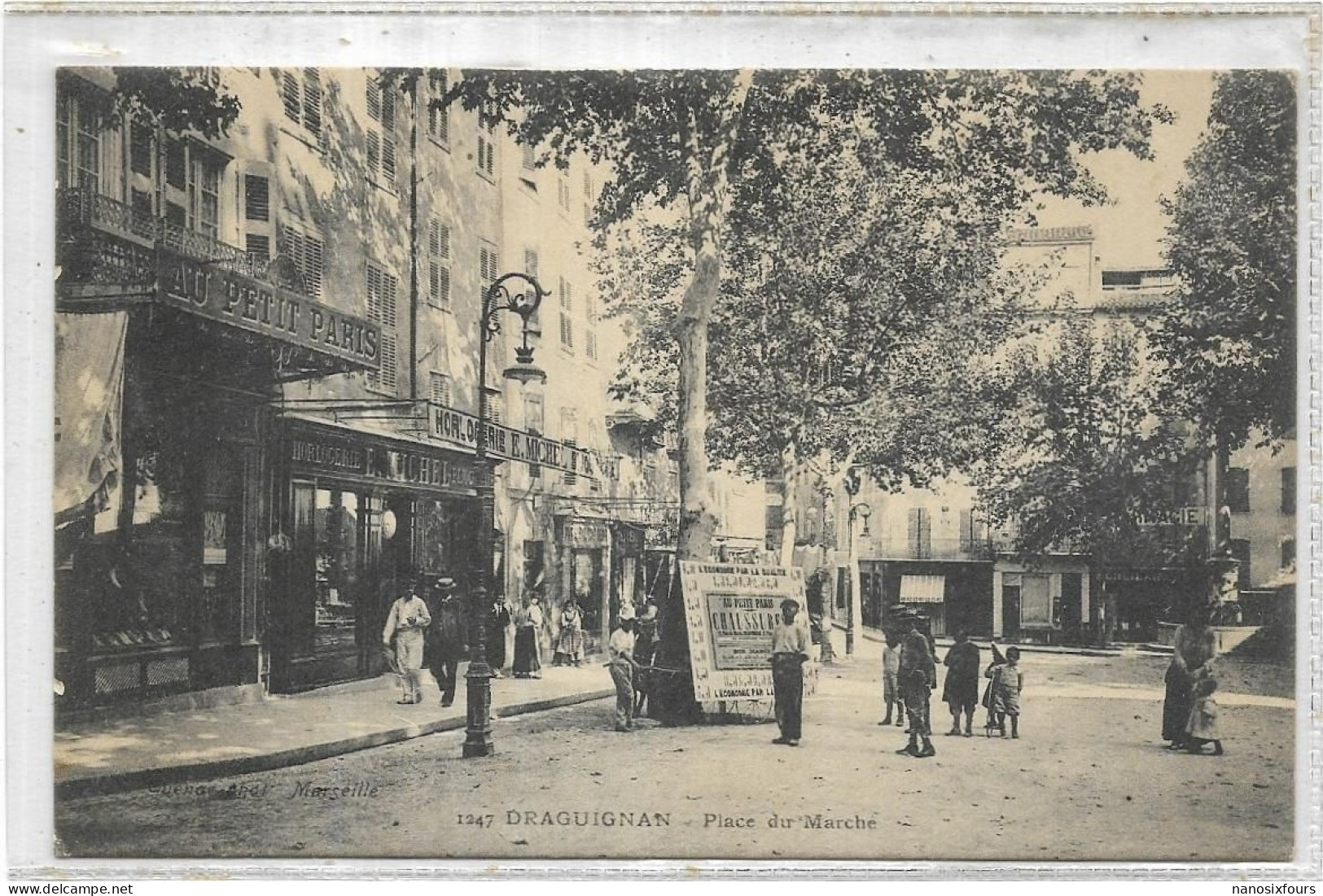 D 83.  DRAGUIGNAN.  PLACE DU MARCHE. CARTE ECRITE  ANIMEE - Draguignan