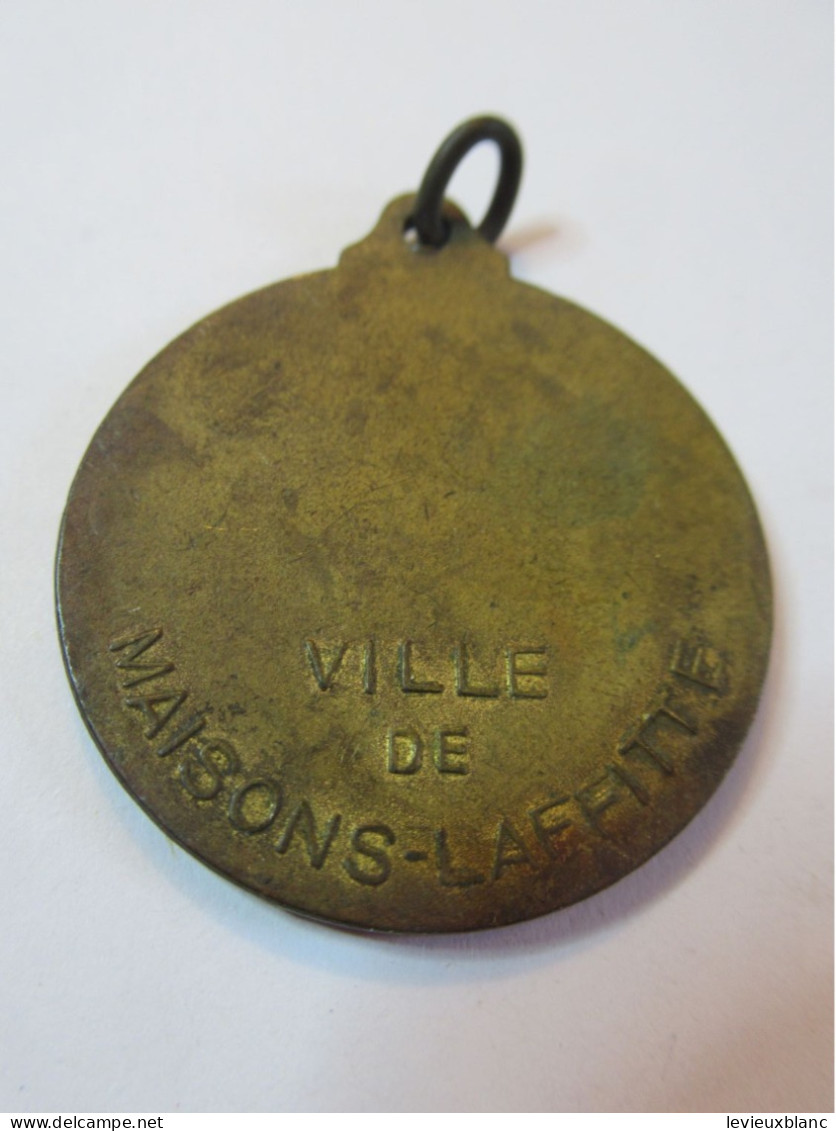 Porte-Clé Ancien/Administration/Armoiries De Ville / VILLE De MAISONS-LAFFITE/Bronze émaillé /Vers 1960-1970   POC775 - Sleutelhangers