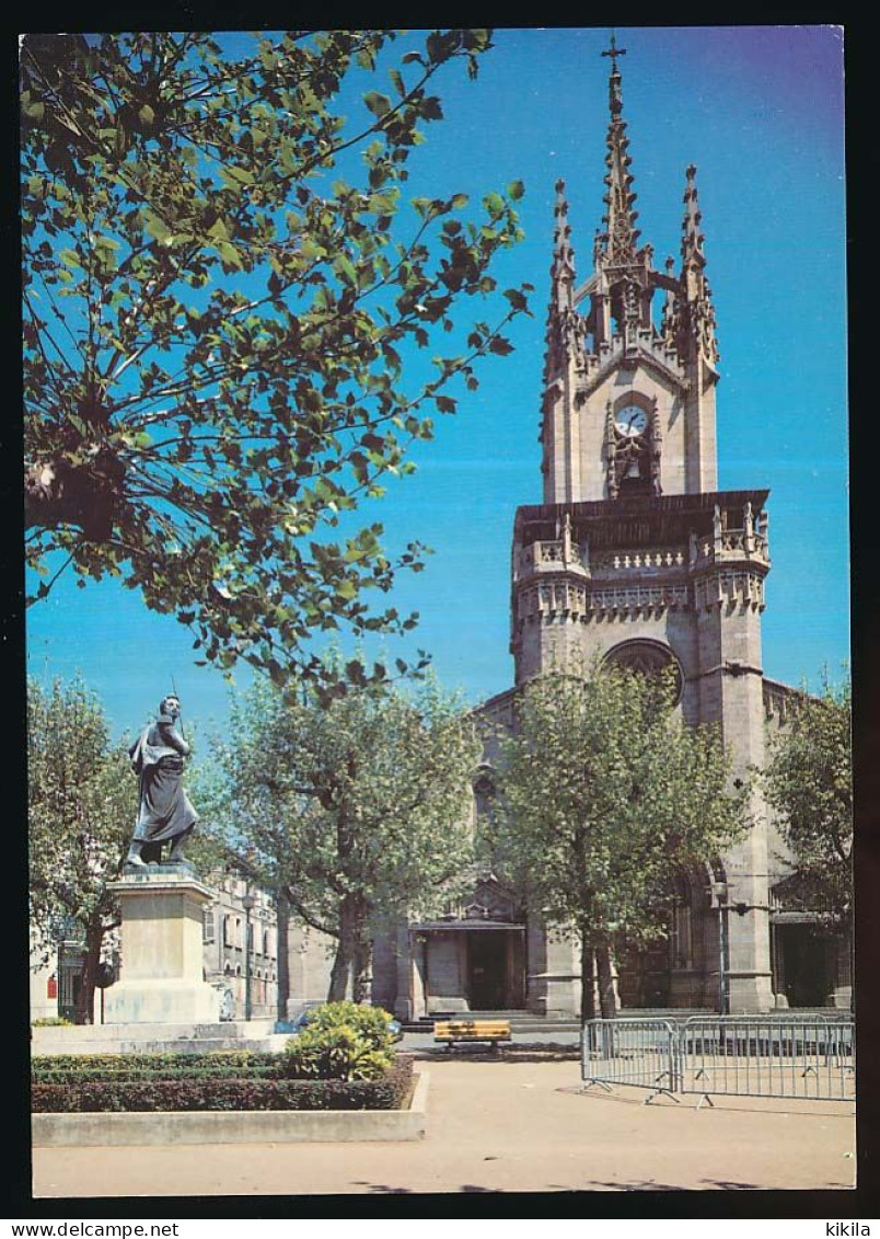 CPSM / CPM 10.5 X 15 Loire FEURS L'Eglise   Statue - Feurs