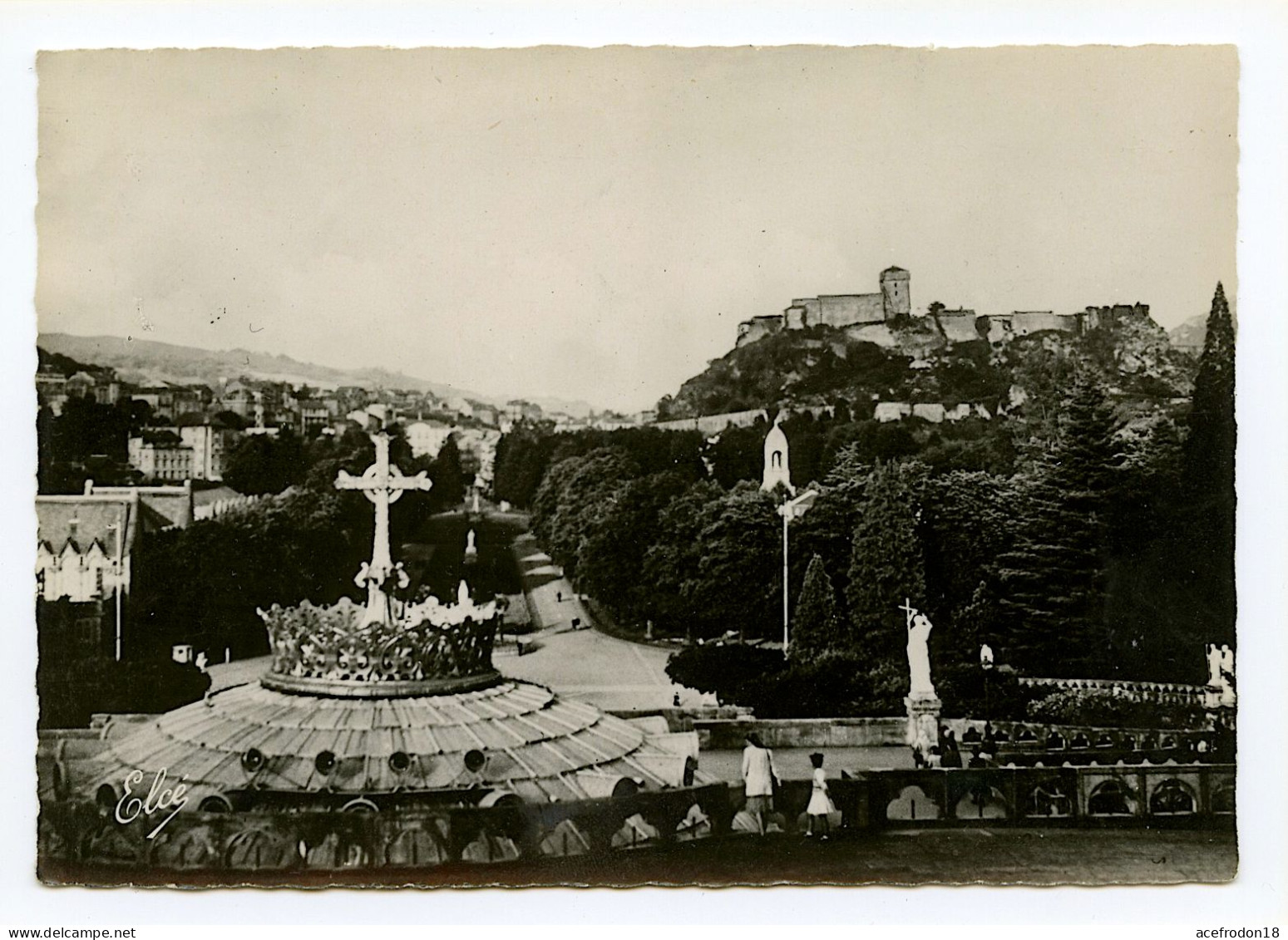 LOURDES - Dôme Du Rosaire - L'Esplanade Et Le Château-Fort - Lourdes