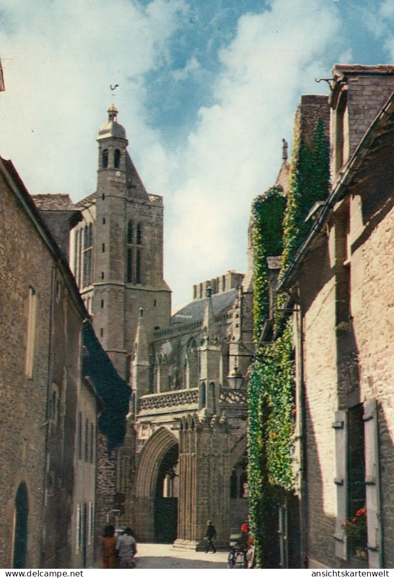 Dol-de-Bretagne (Ille-et-Vilaine) La Cathédrale Vue De La Rue Ceinte Ngl #E7818 - Dol De Bretagne