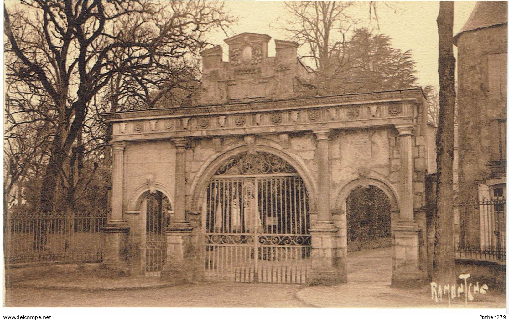 CPA FRANCE 17 CHARENTE-MARITIME SURGERES - La Porte Du Château - Dampierre-sur-Boutonne