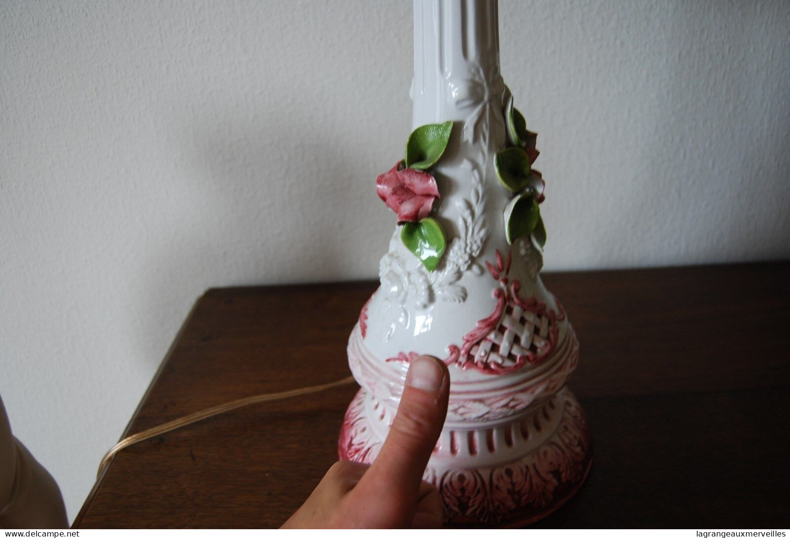 E1 Magnifique lampe au décor de fleurs - rose