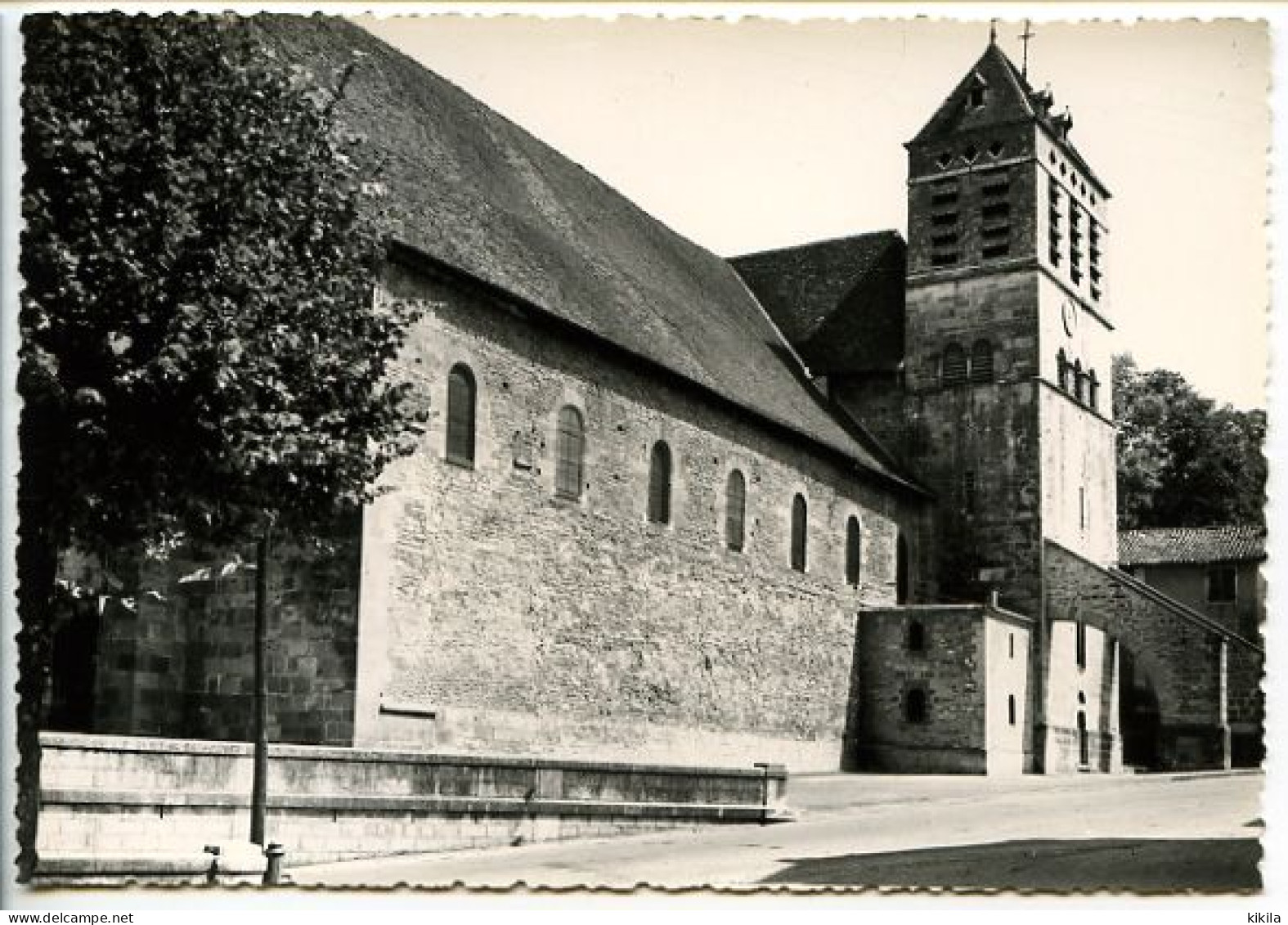 CPSM Dentelée 10.5 X 15 Isère SAINT CHEF (7)  L'Eglise Abbatiale (XIme Siècle) "photographie Véritable" - Saint-Chef