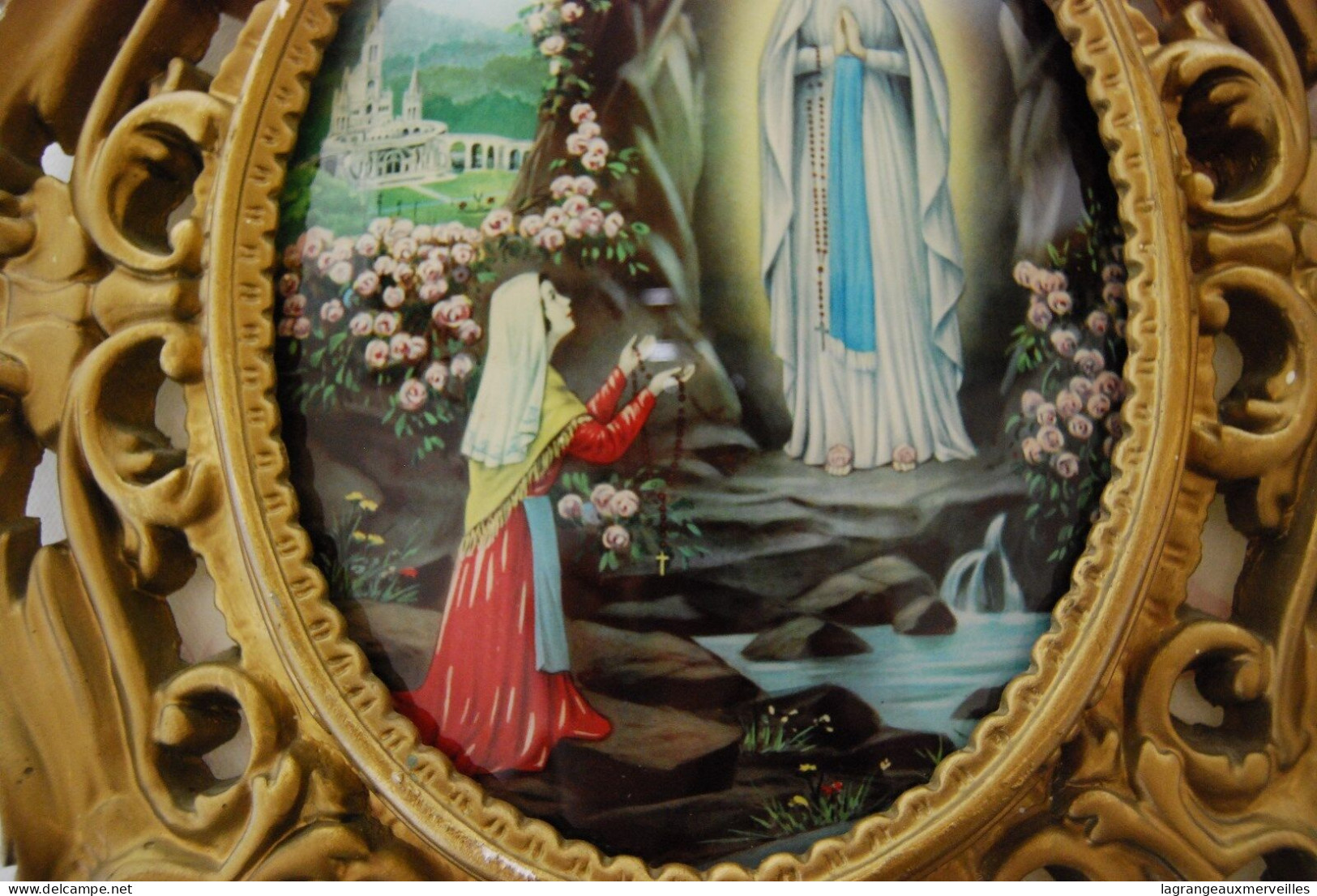 E1 Souvenir De Lourdes - Vitre Bombée - La Vierge Marie - Obj. 'Souvenir De'