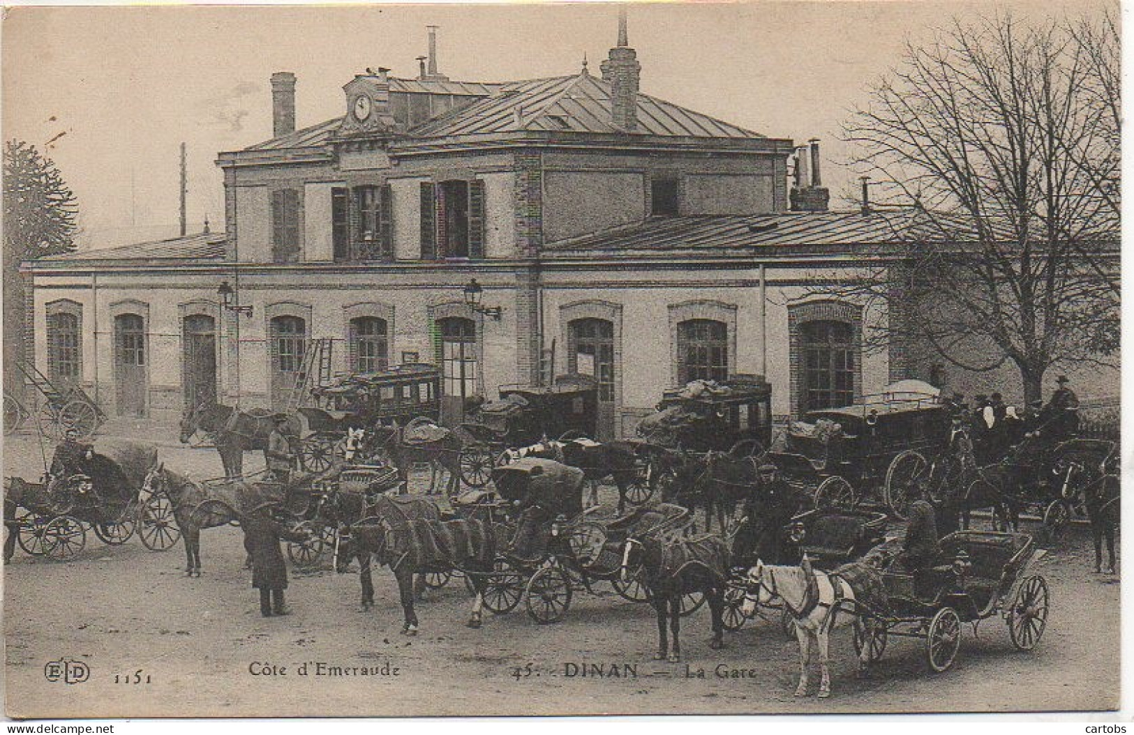 22 DINAN  La Gare (très Animée) - Bahnhöfe Ohne Züge