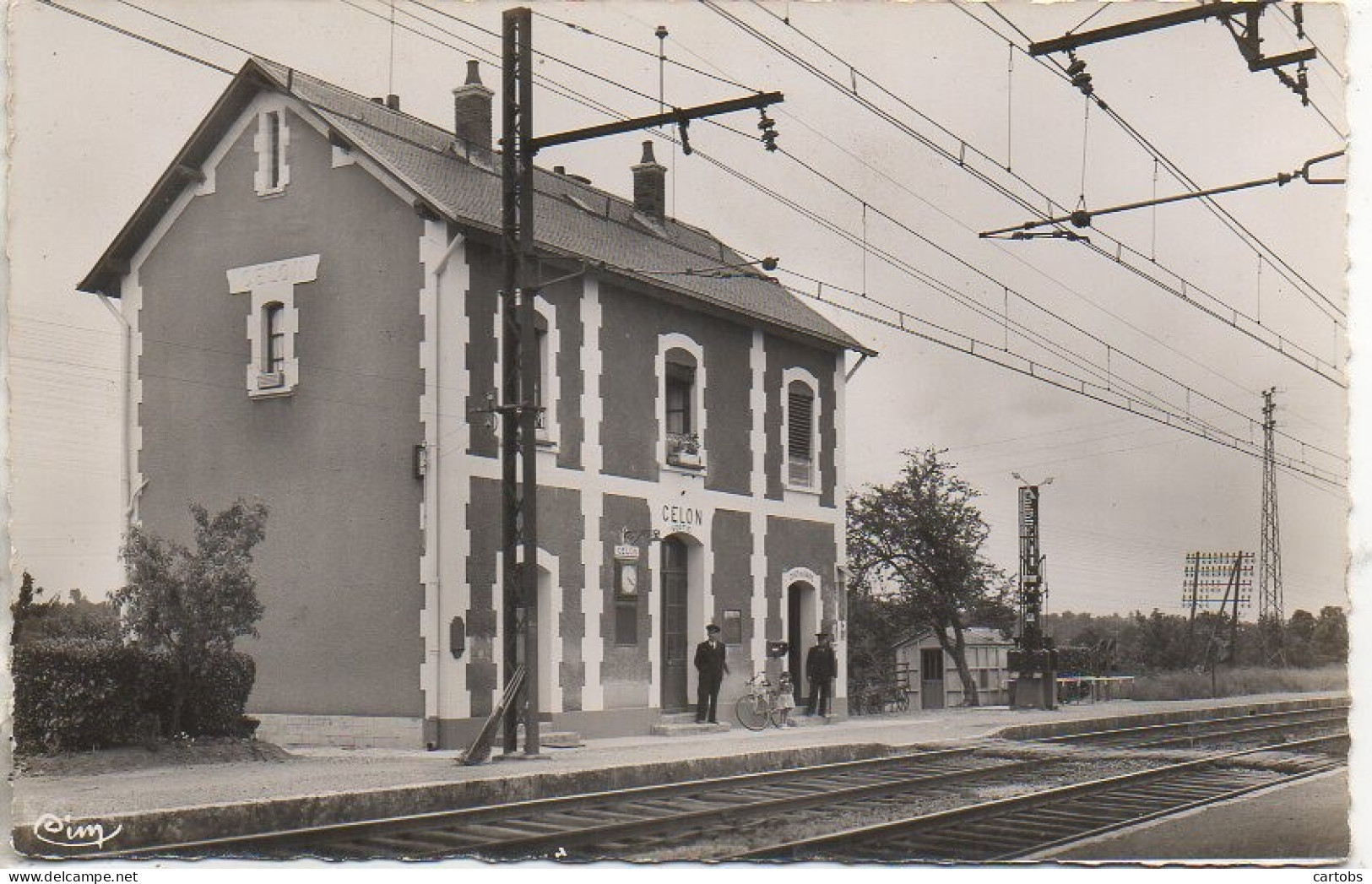 36 CELON  La Gare - Stations - Zonder Treinen