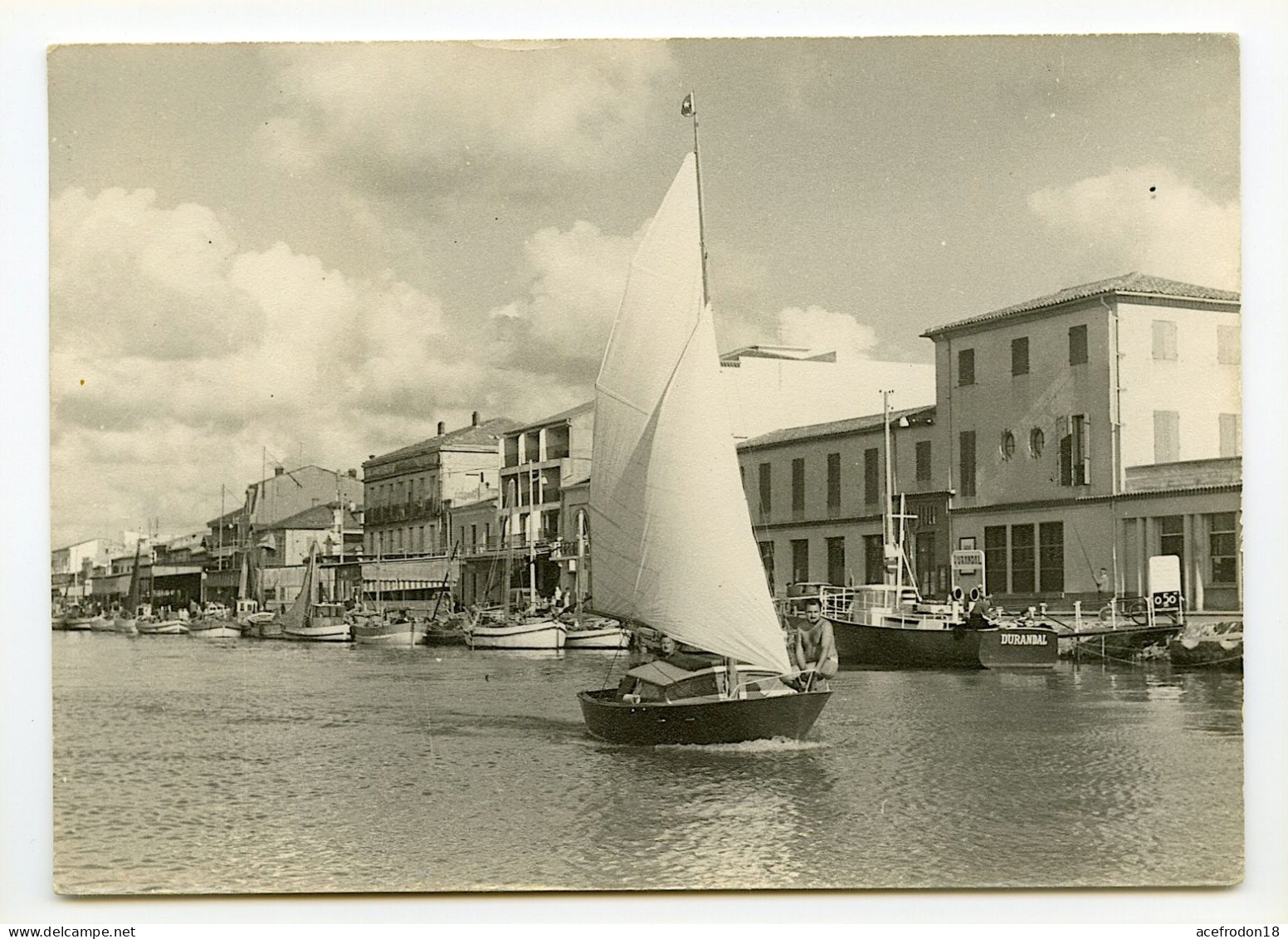 AIGUES-MORTES - Sortie D'un Voilier - Aigues-Mortes