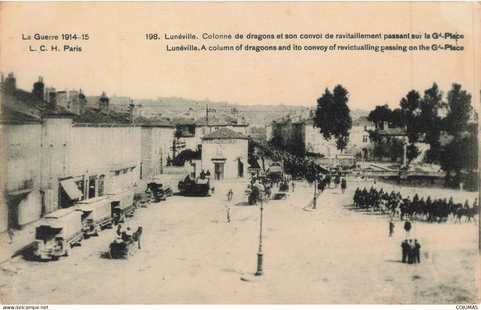 54 - LUNEVILLE _S28644_ Colonne De Dragons Et Son Convoi De Ravitaillement Passant Sur La Gd Place - Luneville