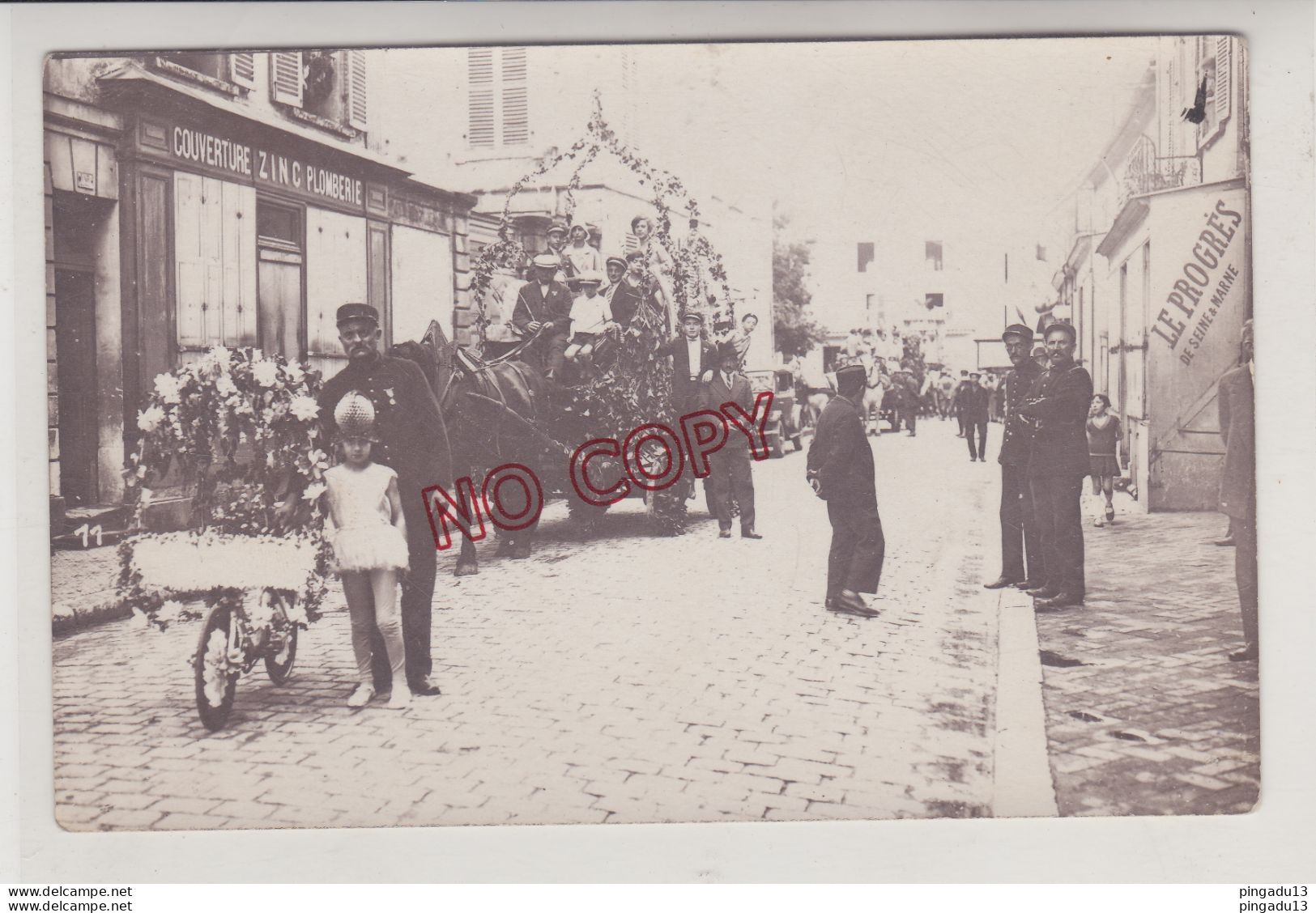 Fixe Top Montereau Carte Photo Corso Année 1928 Mimi En Majorette - Montereau