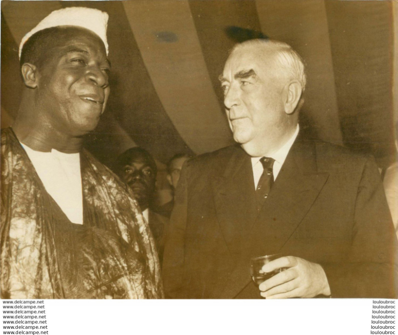 ALBERT MARGAI PREMIER MINISTRE DE SIERRA LEONE 01/65  ET MENZIES 1er MINISTRE D'AUSTRALIE PHOTO KEYSTONE 24X18 CM - Célébrités