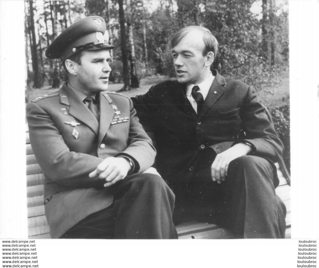 VLADIMIR CHATALOV ET L'INGENIEUR ALEXIS ELISSEEV COSMONAUTES SOVIETIQUES EN 1969 PHOTO KEYSTONE 24X18CM - Aviación