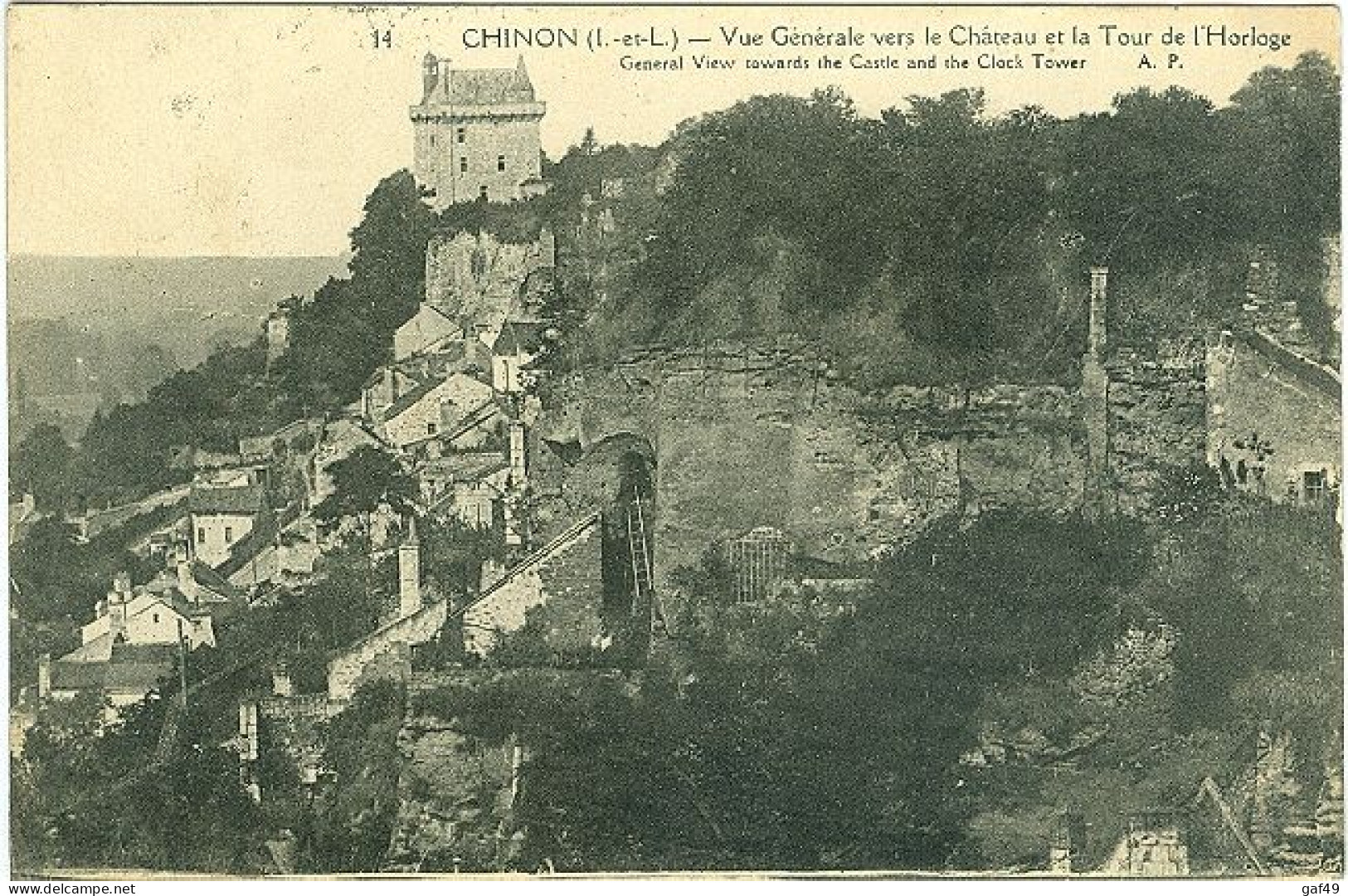 Carte Postale Chinon Vue Générale Vers Le Château Et Tour De L'Horloge. A Circulé 1928 - Chinon