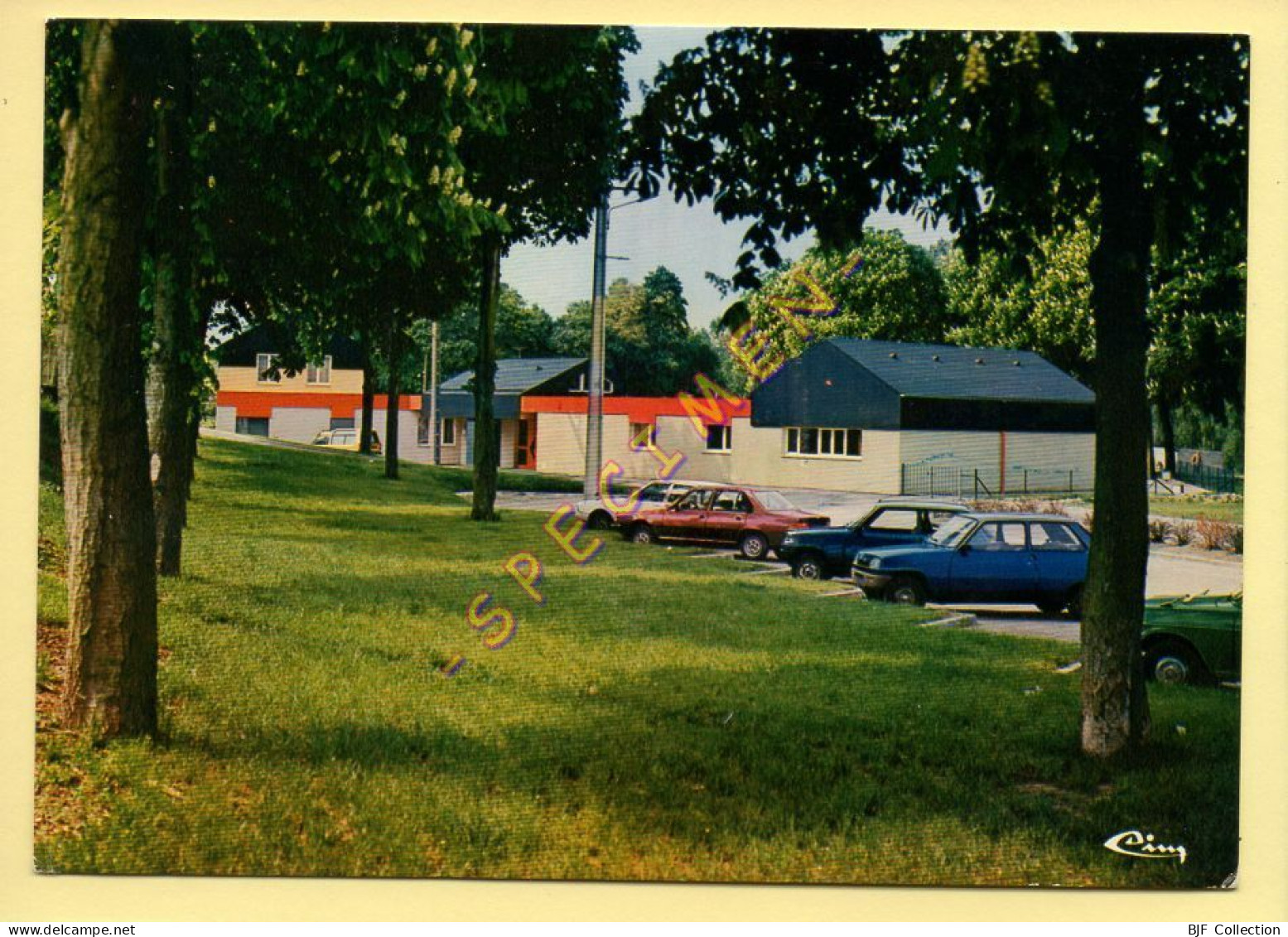 80. AILLY-SUR-NOYE – Place Du Logis – Ecole Maternelle (voir Scan Recto/verso) - Ailly Sur Noye