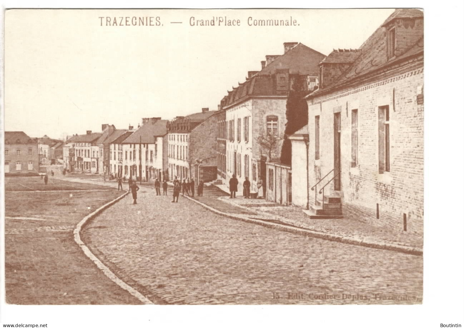 Trazegnies Grand'Place Communale - Reproduction ADEPS - Courcelles