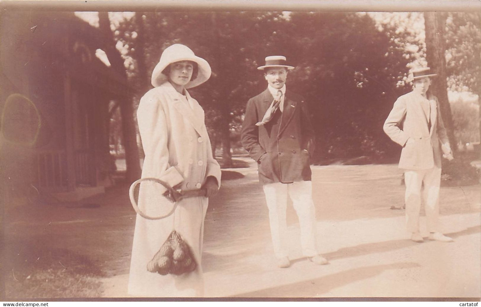 Photo-CPA .  ROYAN En Juillet 1915 . Départ Pour Un Tennis ... - Royan