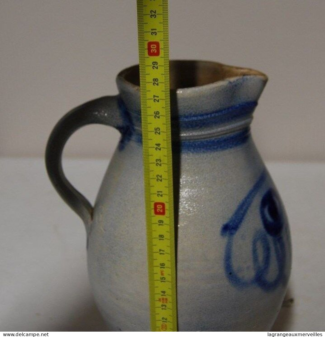E1 Ancienne Cruche En Grès Bleu - Antic Werpen In Zandsteen H 28cm - Arte Popular