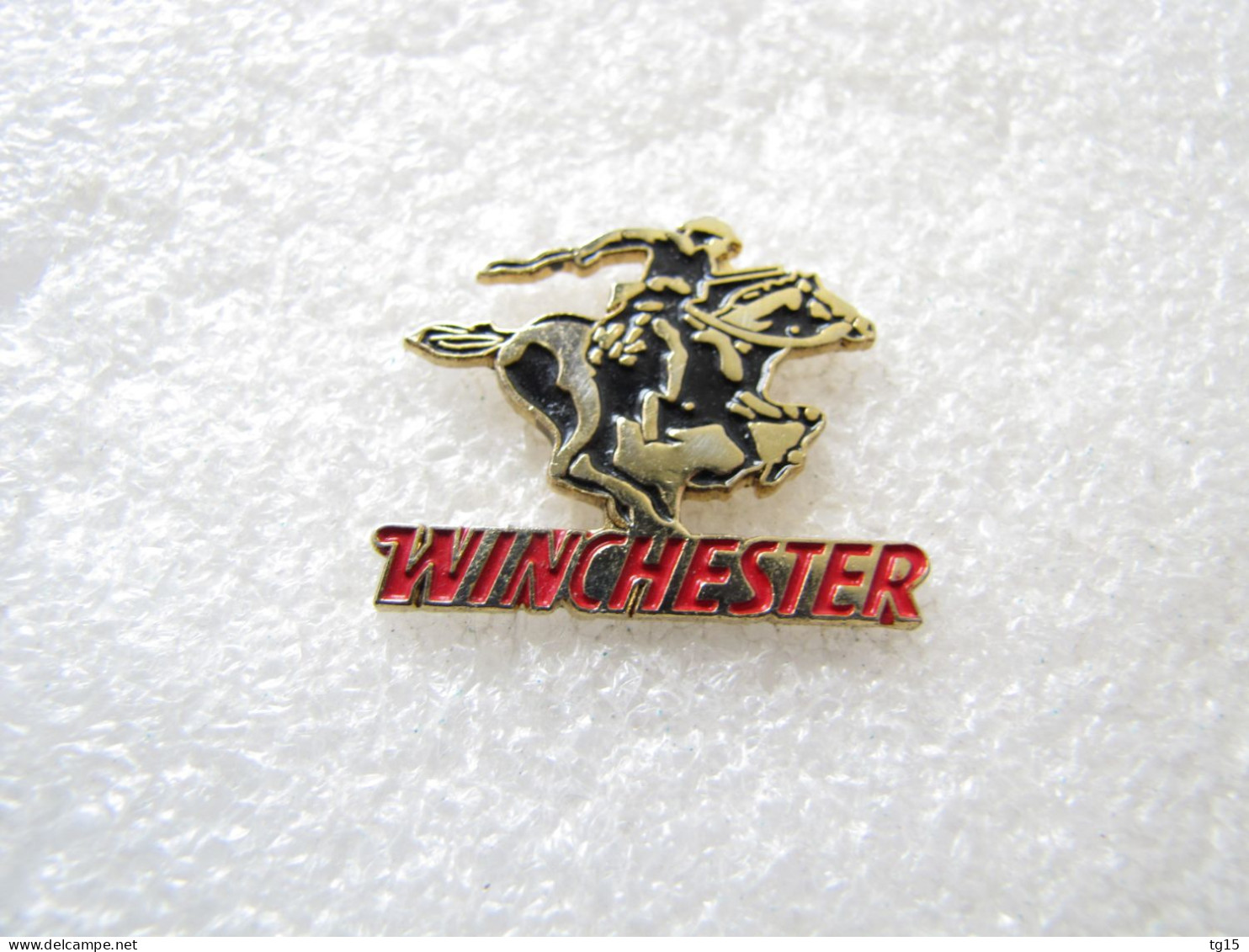 PIN'S   LOGO   WINCHESTER     CARABINES  FUSILS - Other & Unclassified