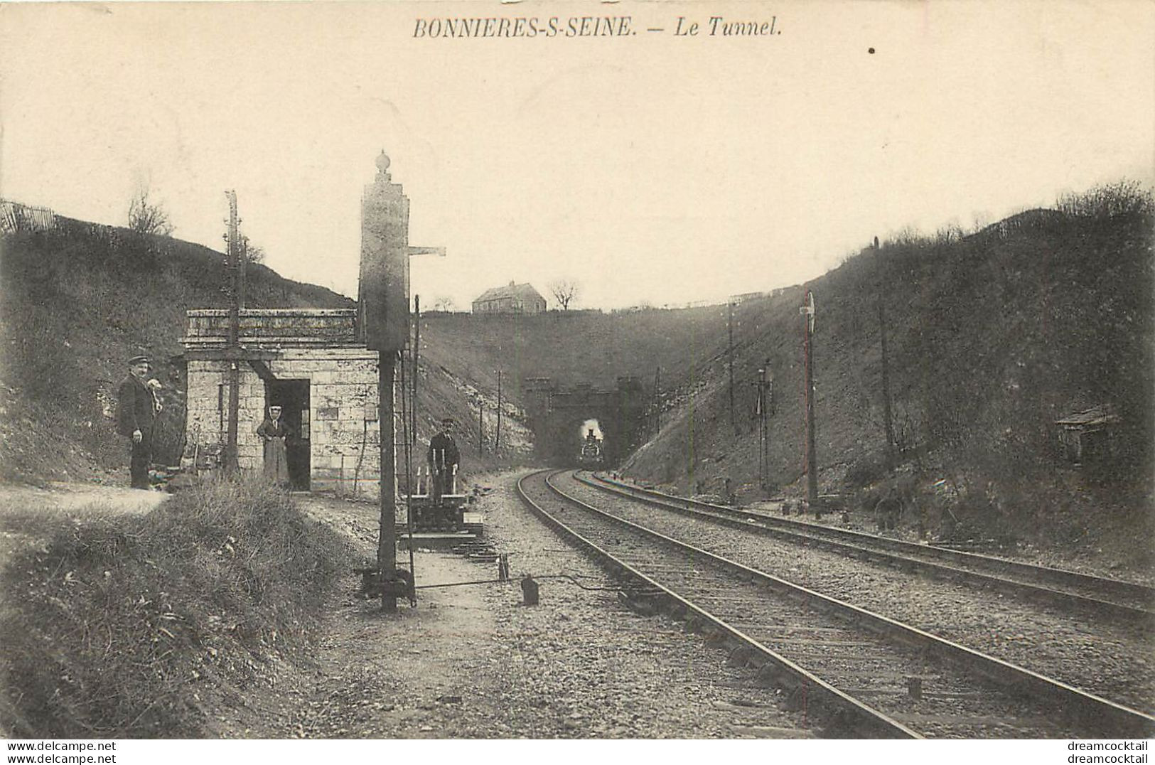 RARE Photo Cpa 78 BONNIERES-SUR-SEINE. Ouvriers Cheminots Aux Aiguillages Avec Train Sur Les Rails - Bonnieres Sur Seine