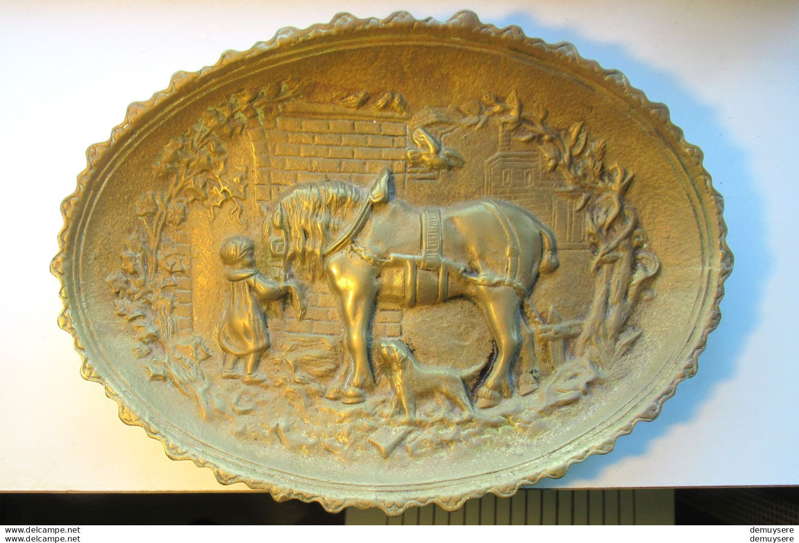 Lase 1300 -50-30- HOLLE SCHOTEL  Brons, Paard, Kind, Hond - 1884 Gram - 26 Cm PLAT CREUX Bronze, Cheval, Enfant, Chien - Bronces