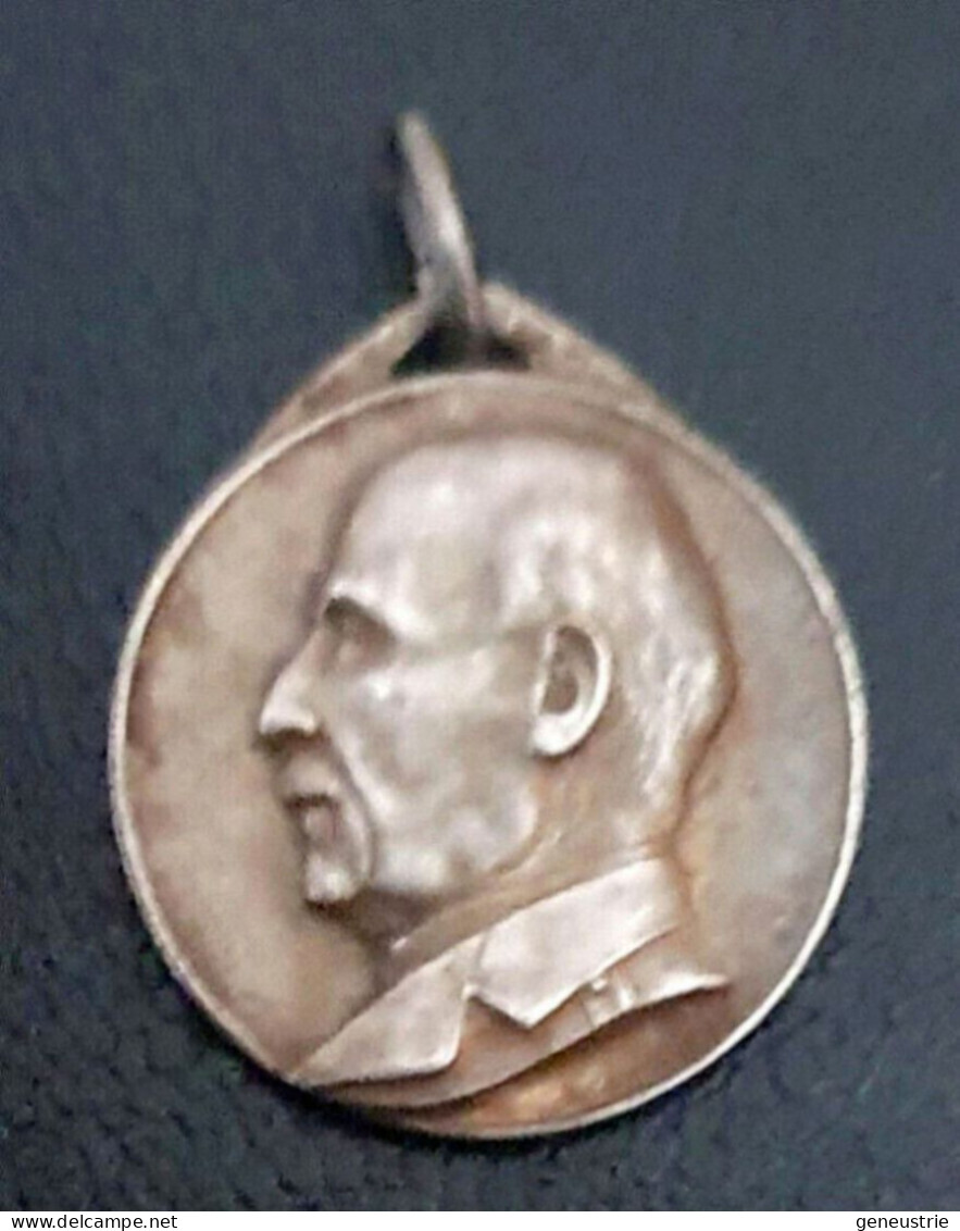 WW2 Médaille Pendentif Etat Français Vichy "Maréchal Philippe Pétain" WWII - 1939-45