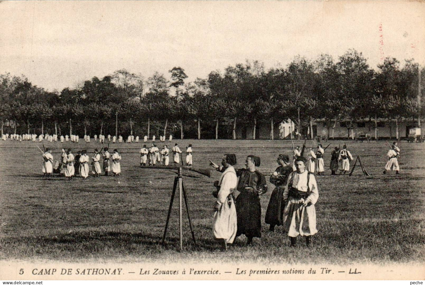 N°1923 W -cpa Camp De Sathonay -les Zouaves à L'exercie- - Manöver