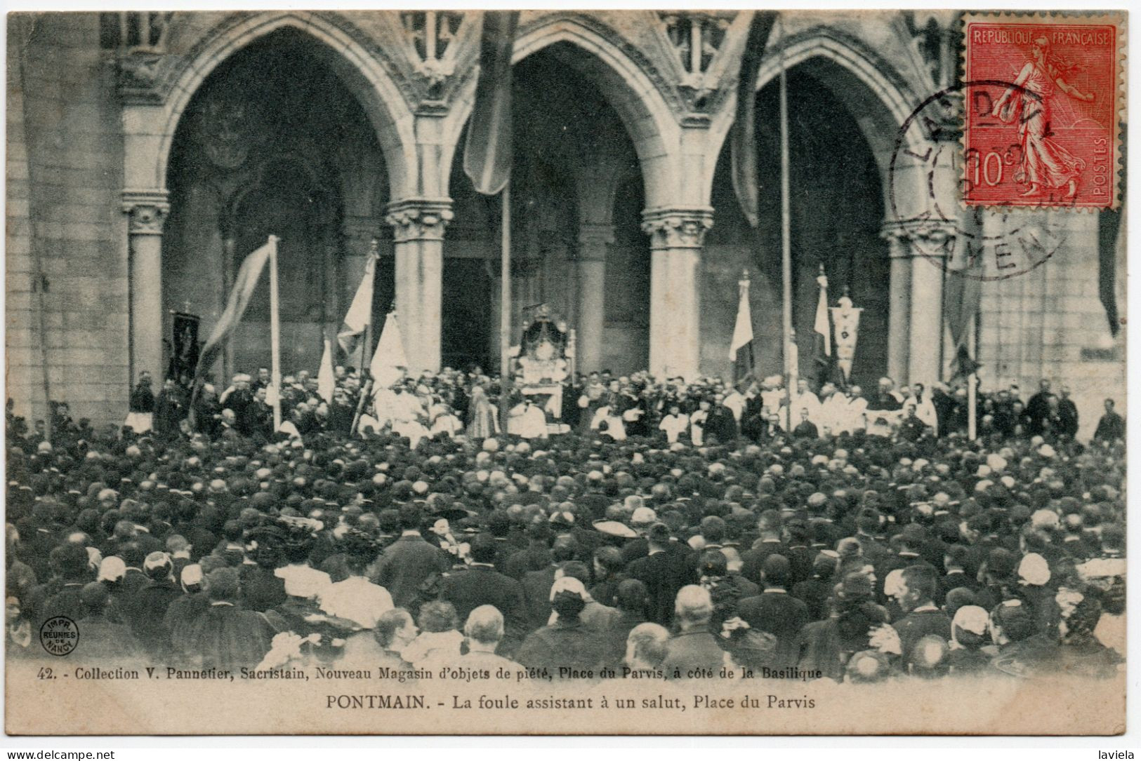 53 PONTMAIN - La Foule Assistant à Un Salut, Place Du Parvis - Pontmain