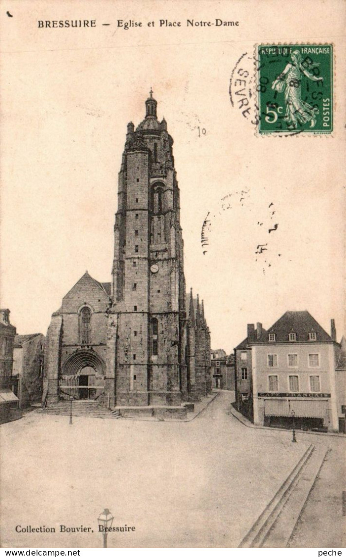 N°1938 W -cpa Bressuire -église Et Place Notre Dame- - Bressuire