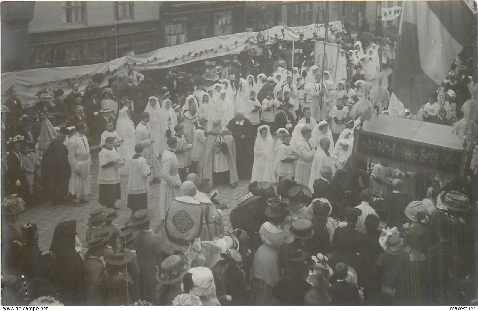 LOUVIERS Un Jour De Communion - CARTE PHOTO - Louviers