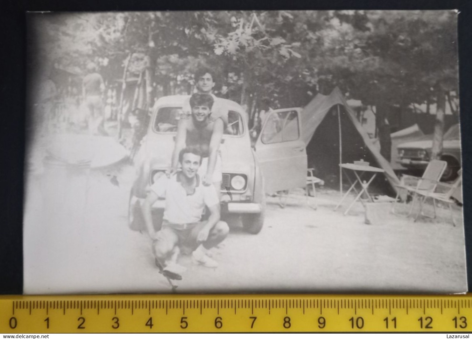 #16    Anonymous Persons - Boys Man Men Homme Camping With Old Car Renault 4 - Automobiles