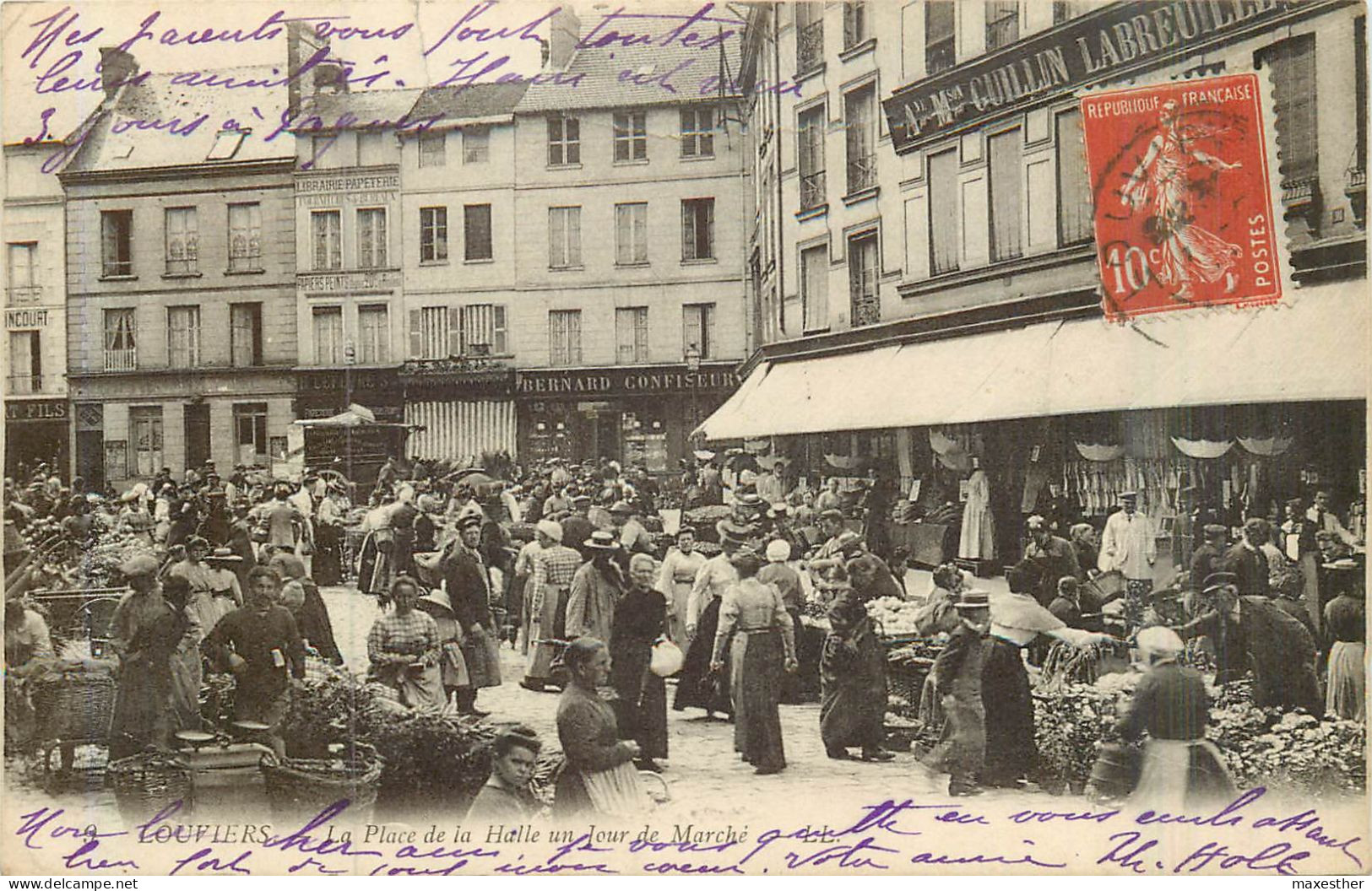 LOUVIERS La Place De La Halle Un Jour De Marché - Louviers