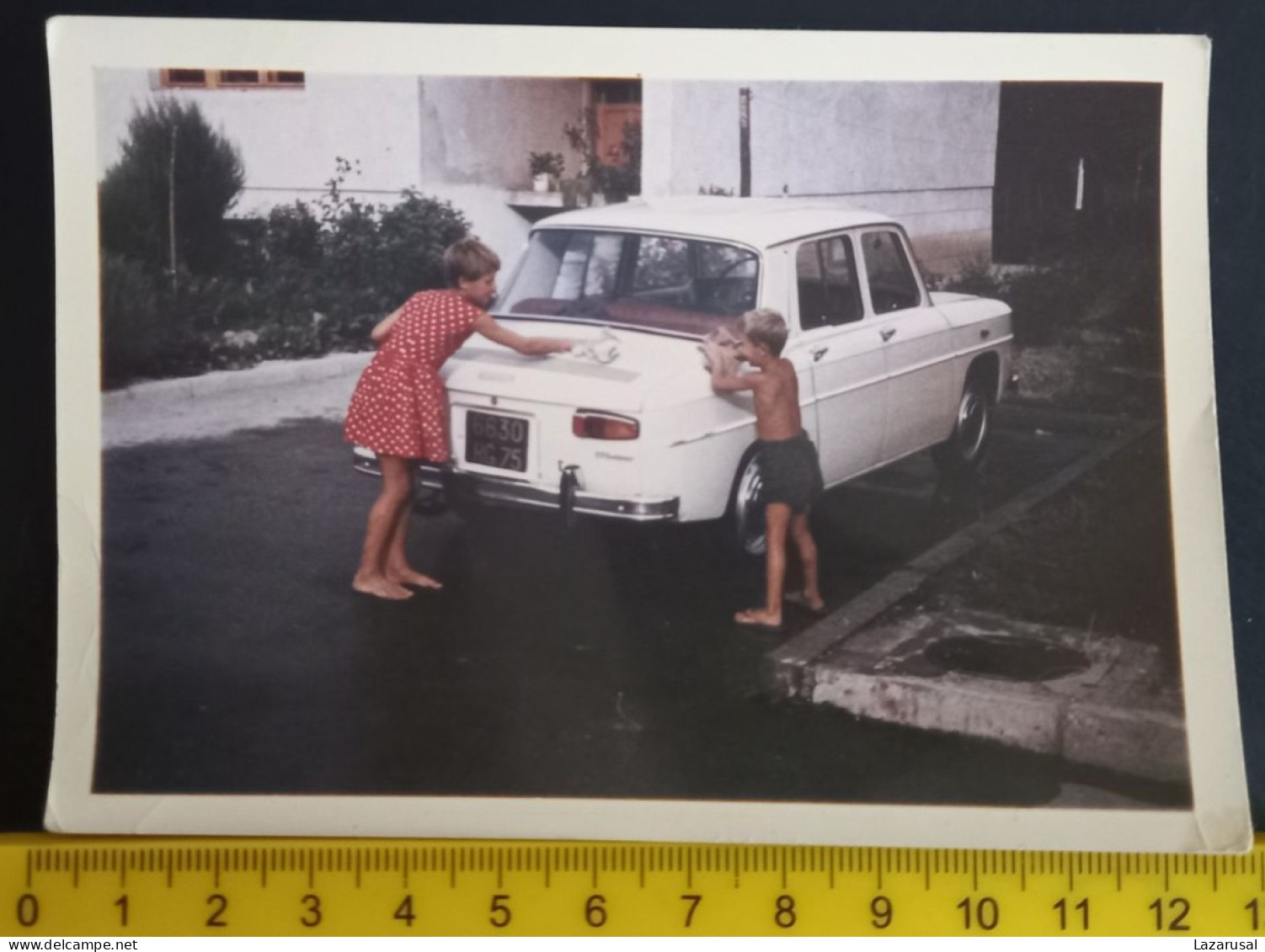 #16    Anonymous Persons - Boy And Girl With Old Car Auto Voiture - Cars