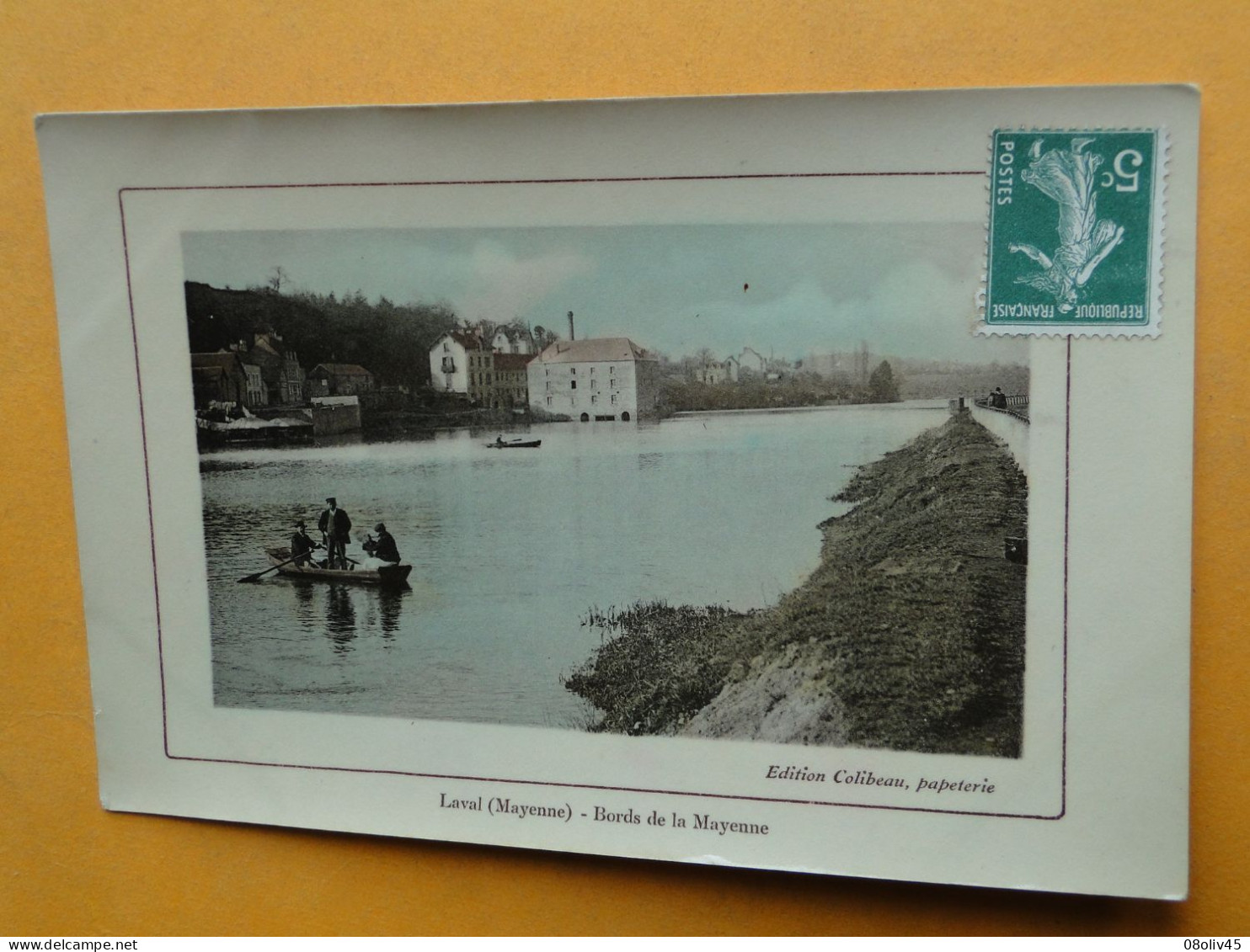 LAVAL -- Passeur Sur La Mayenne - Moulin à Eau Au Loin - Carte Colorisée ANIMEE - Laval