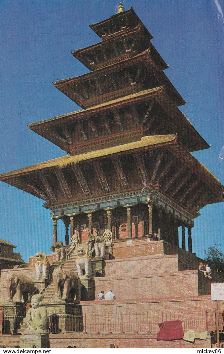 Népal--1977--Katmandou--1977--Nyatapola  Temple ...beaux Timbres - Nepal