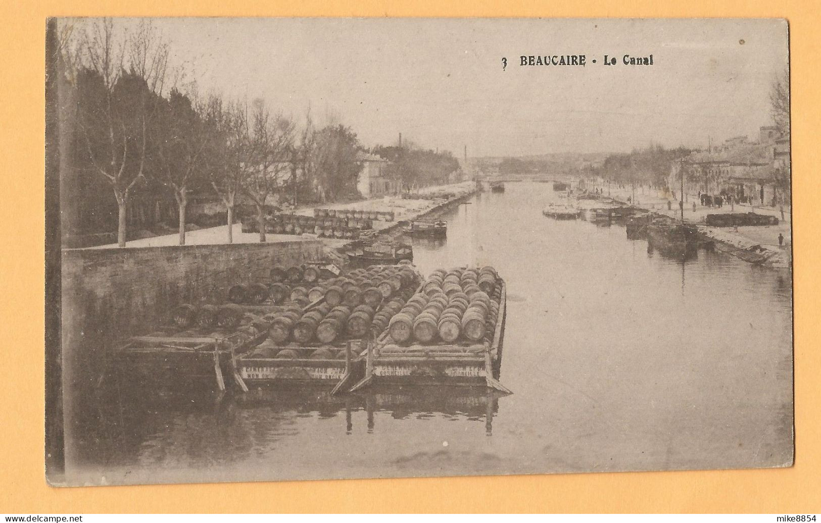 0278 CPA   BEAUCAIRE  (Gard)  Le Canal   - Barges Tonneaux+++++++ - Beaucaire