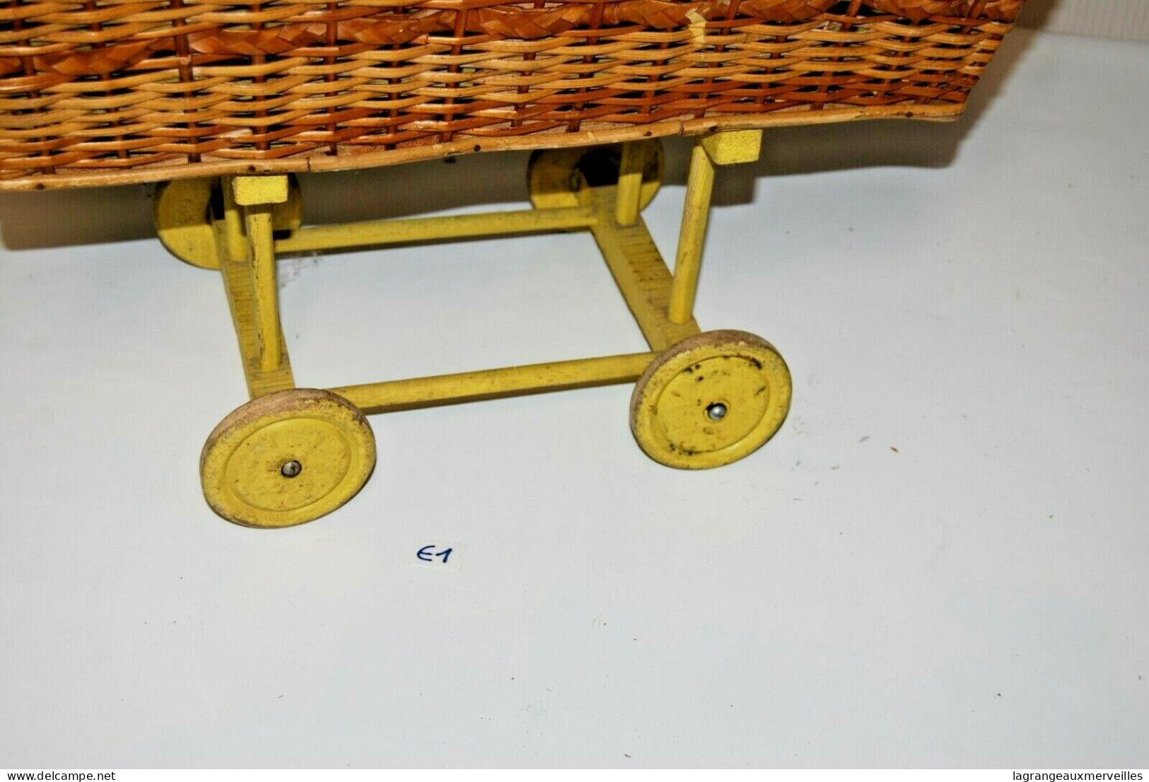 E1 Ancienne Poussette En Osier - Rotin - Enfant - Old Play - Antikspielzeug