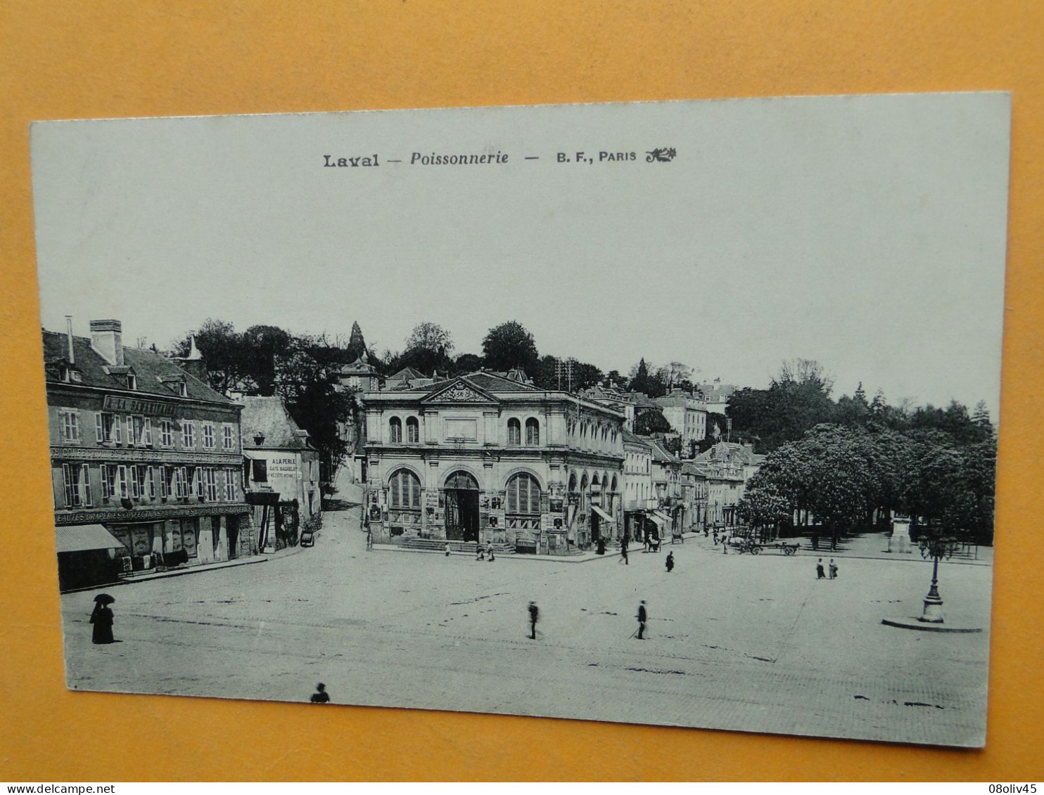 LAVAL -- La Poissonnerie - Magasin A La Samaritaine - Café Bacchelot "A La Perle" - Moulins à Eau