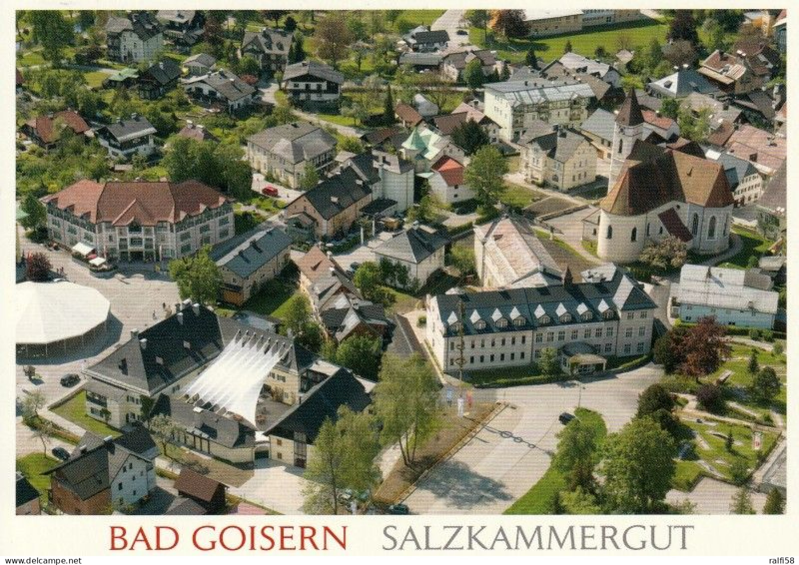 1 AK Österreich / Oberösterreich * Blick Auf Bad Goisern Im Bild Rechts Die Katholische Pfarrkirche - Luftbildaufnahme * - Bad Goisern