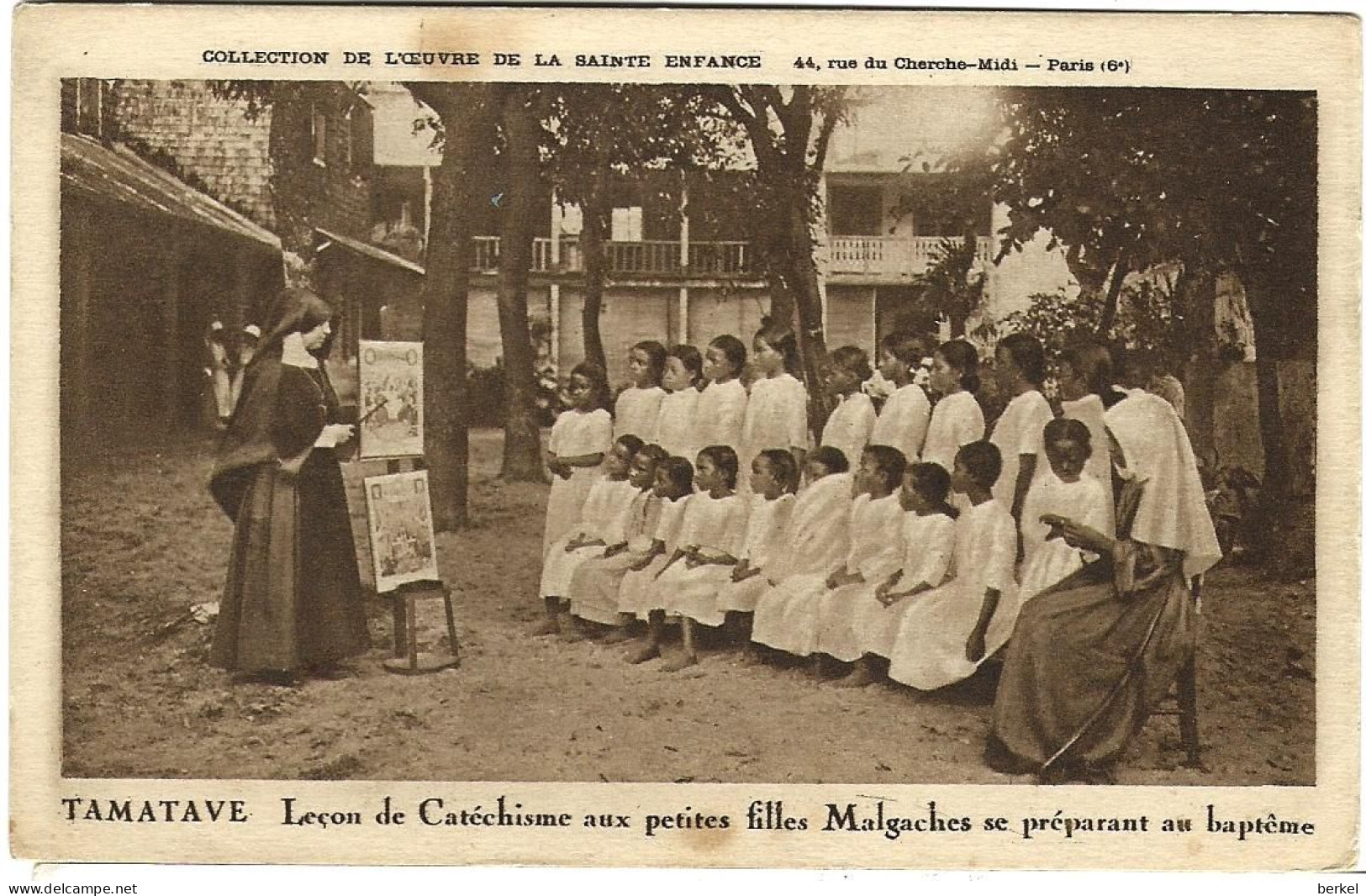 MADAGASKAR TAMATAVE LECON De Catéchisme Aux  Filles  1265 D1 - Madagaskar