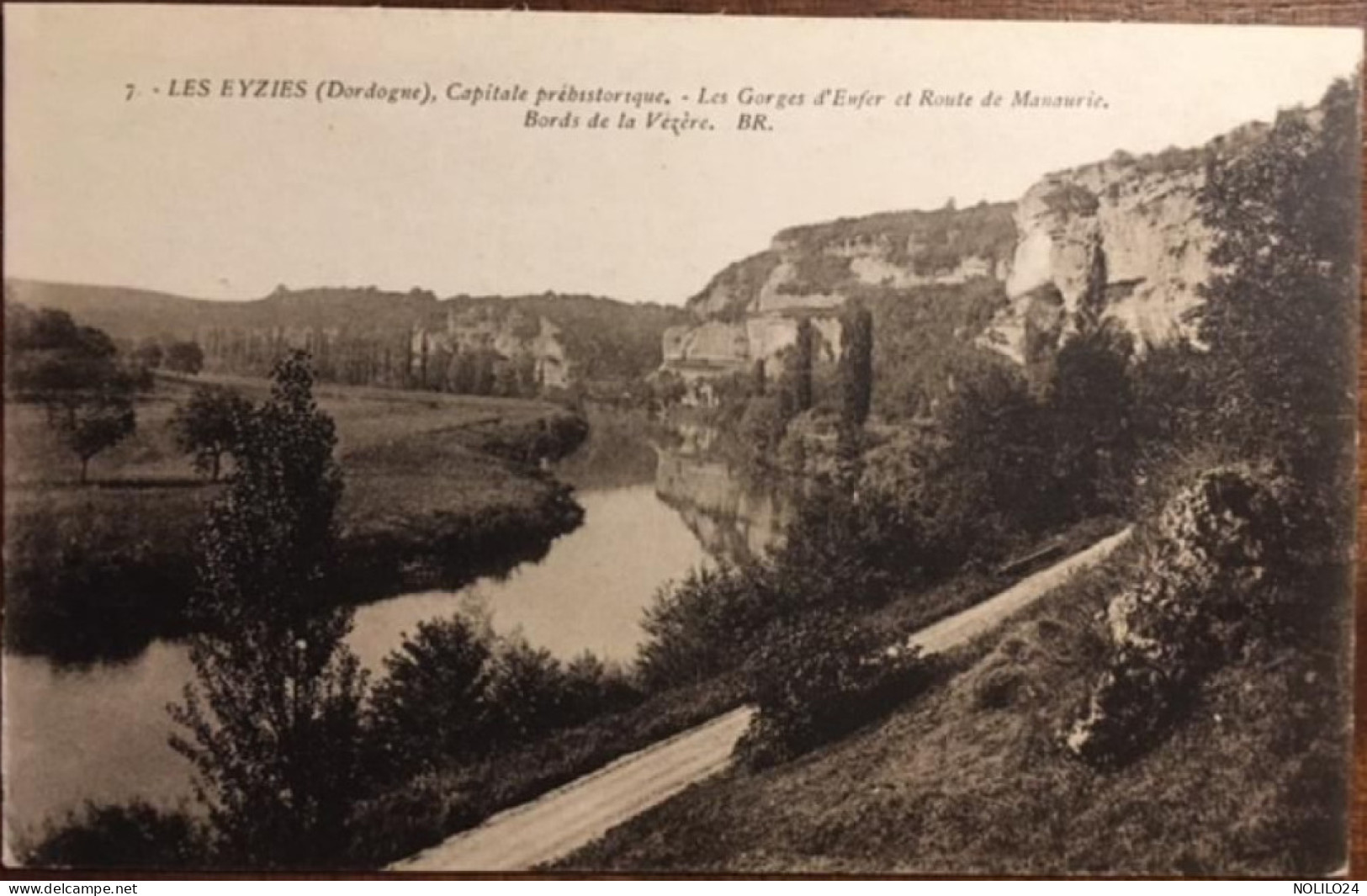 Cpa 24 Dordogne, Les Eyzies, Les Gorges D'Enfer Et Route De Manaurie, Bords De La Vézère, éd Bloc Frères, Non écrite - Les Eyzies