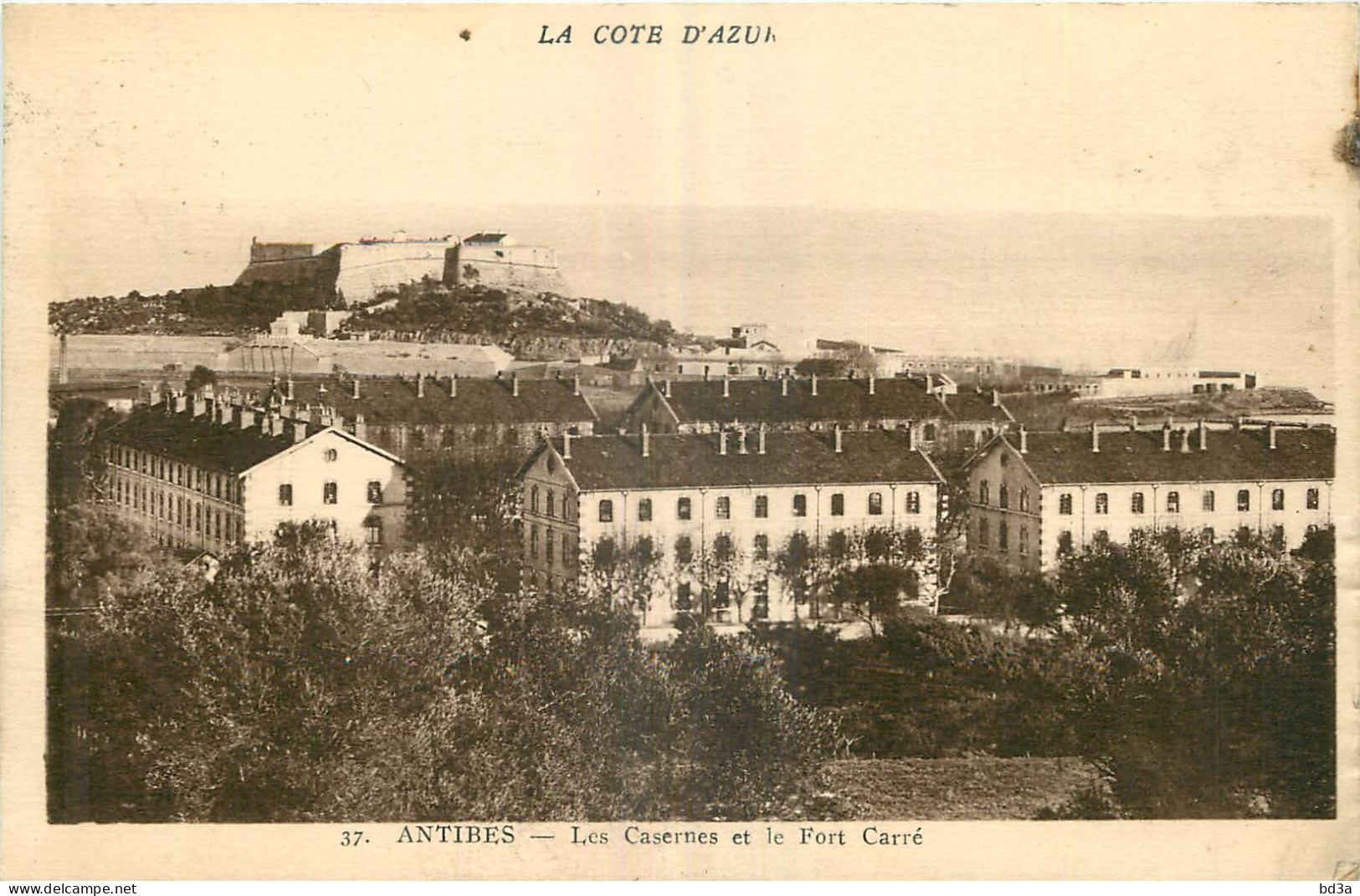 06 - ANTIBES - LES CASERNES ET LE FORT CARRE - Autres & Non Classés