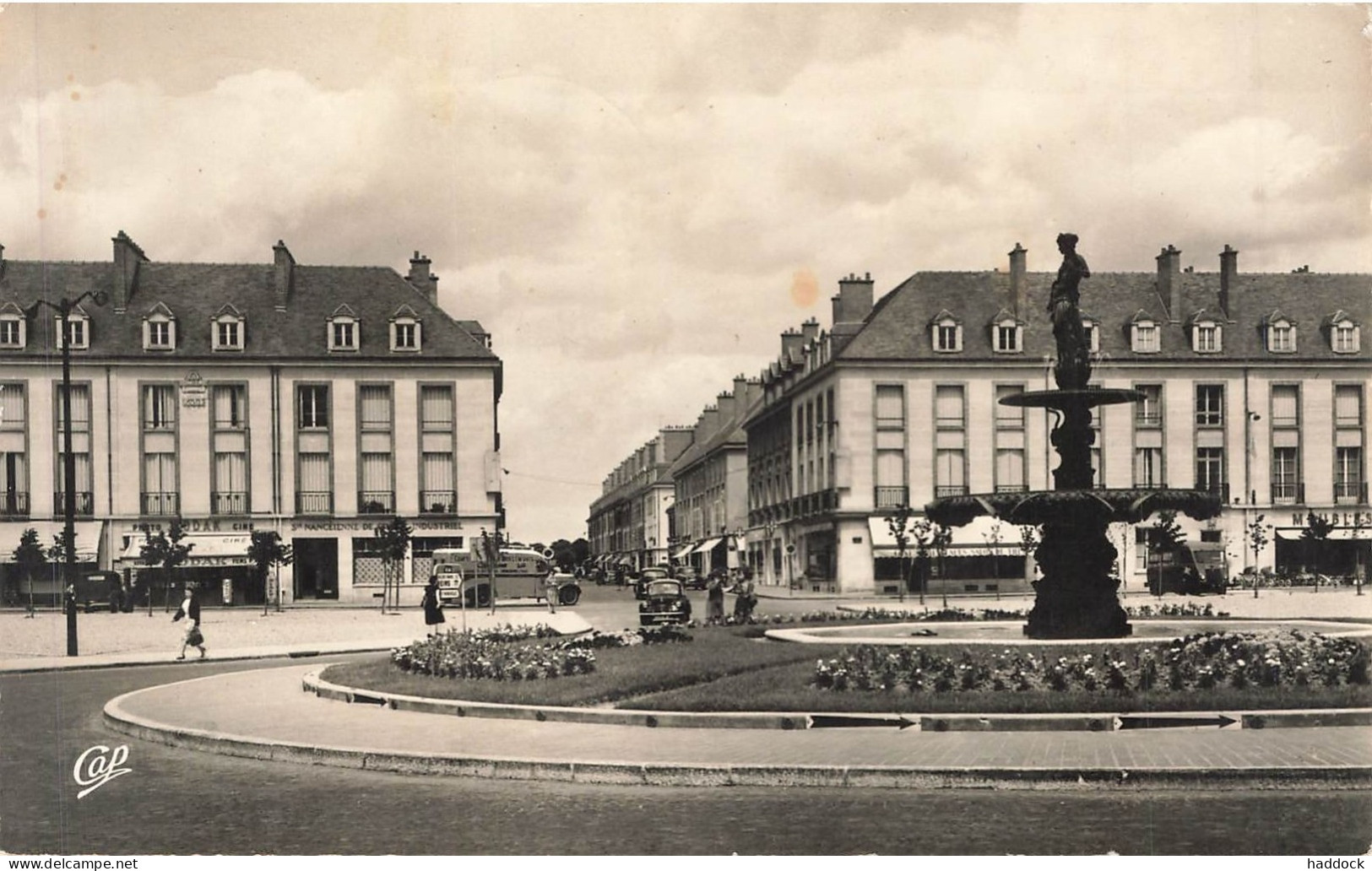 VITRY LE FRANCOIS : PLACE D'ARMES - Vitry-le-François