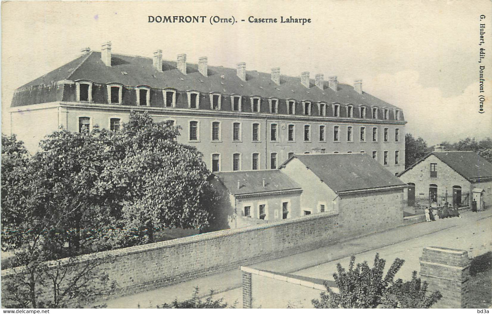 61 - DOMFRONT - CASERNE LAHARPE - G. Hubert - édit. Domfront - Domfront